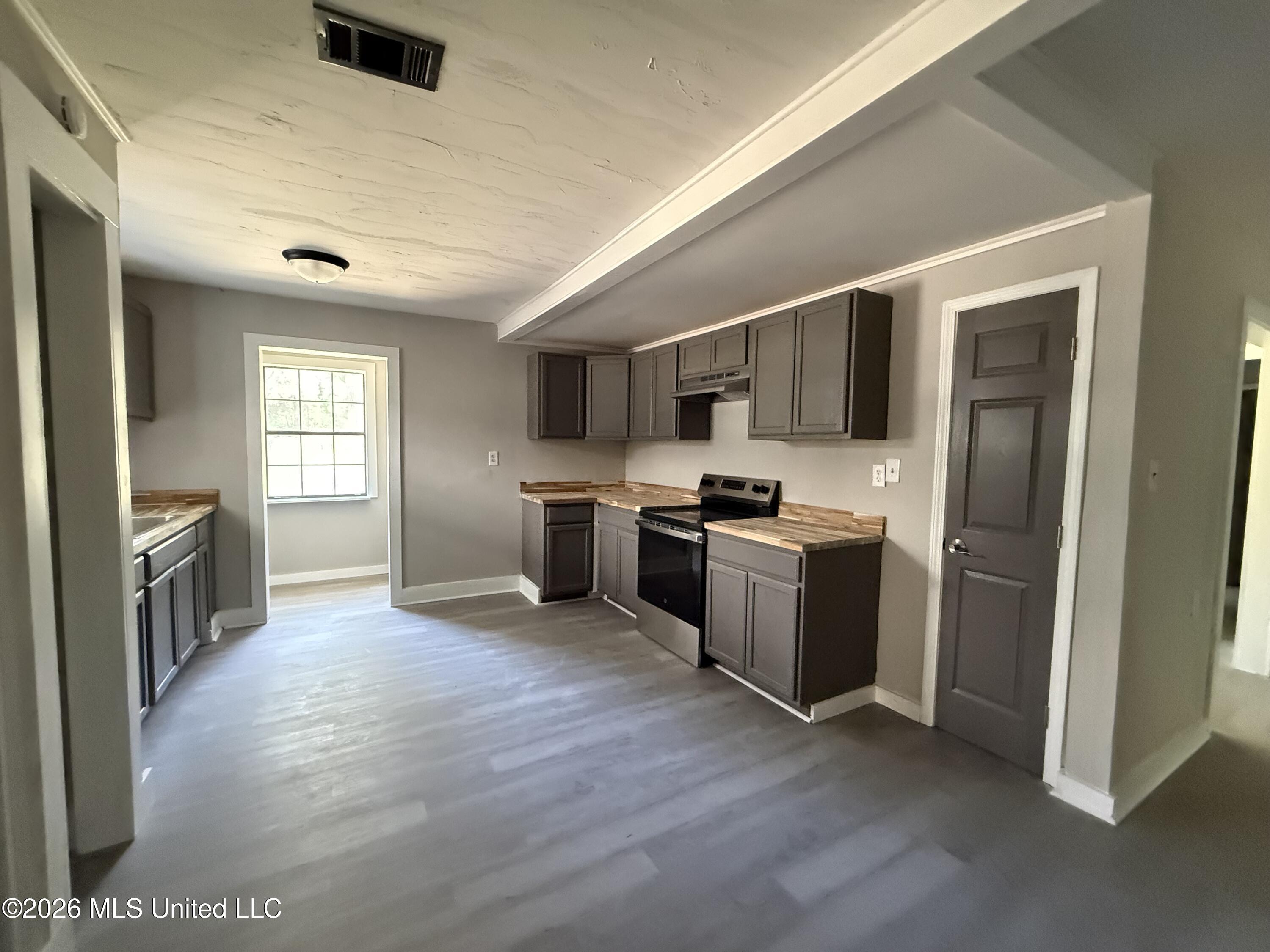 912 River Road Est Property Photo 6