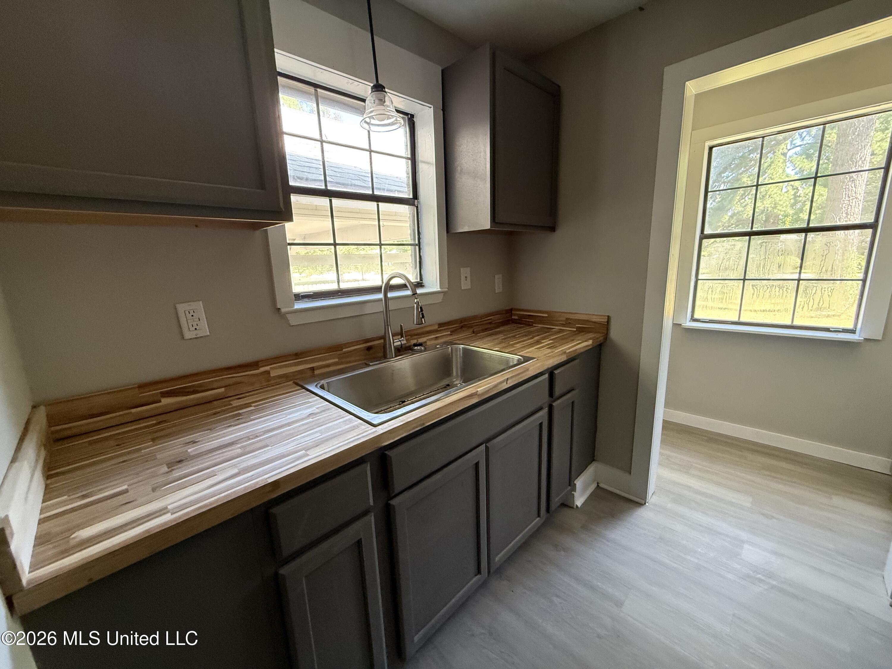 912 River Road Est Property Photo 7