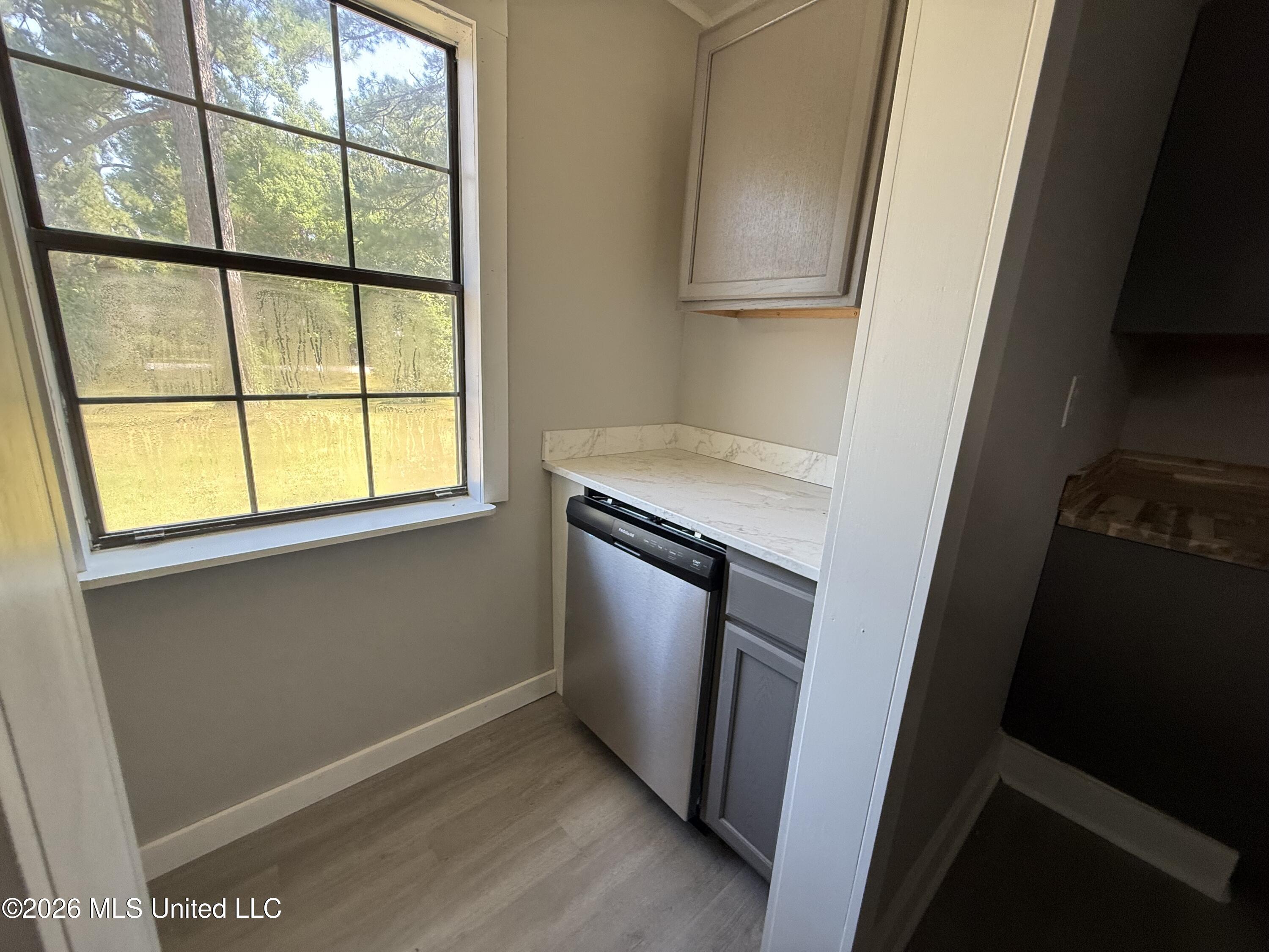 912 River Road Est Property Photo 8
