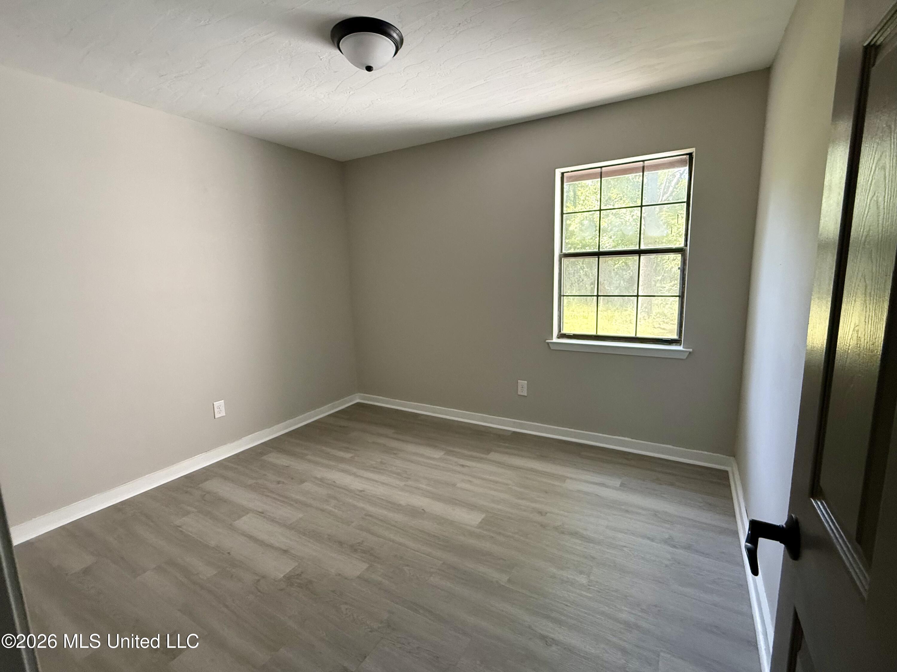 912 River Road Est Property Photo 11