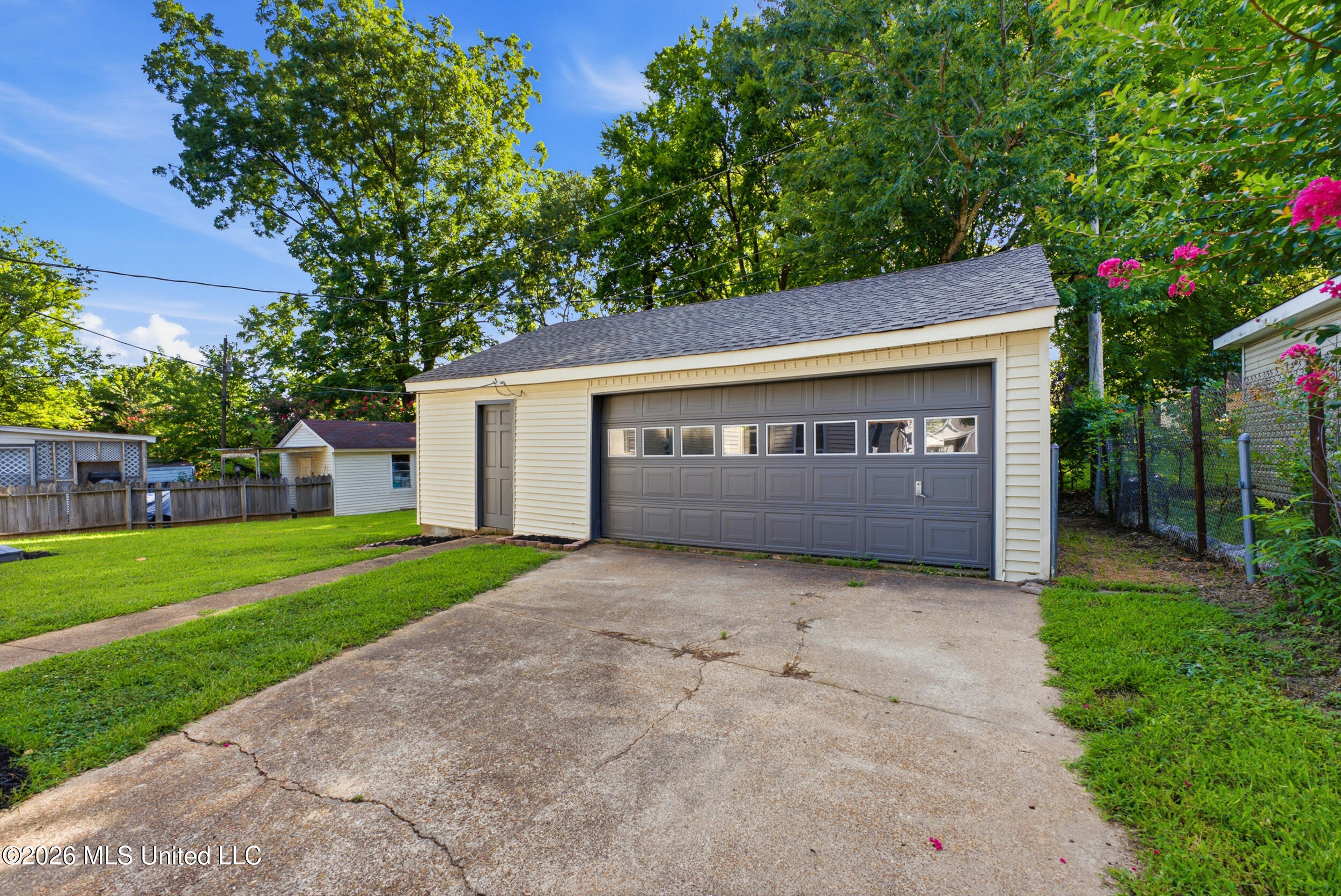 8708 Yorktown Drive Property Photo 8