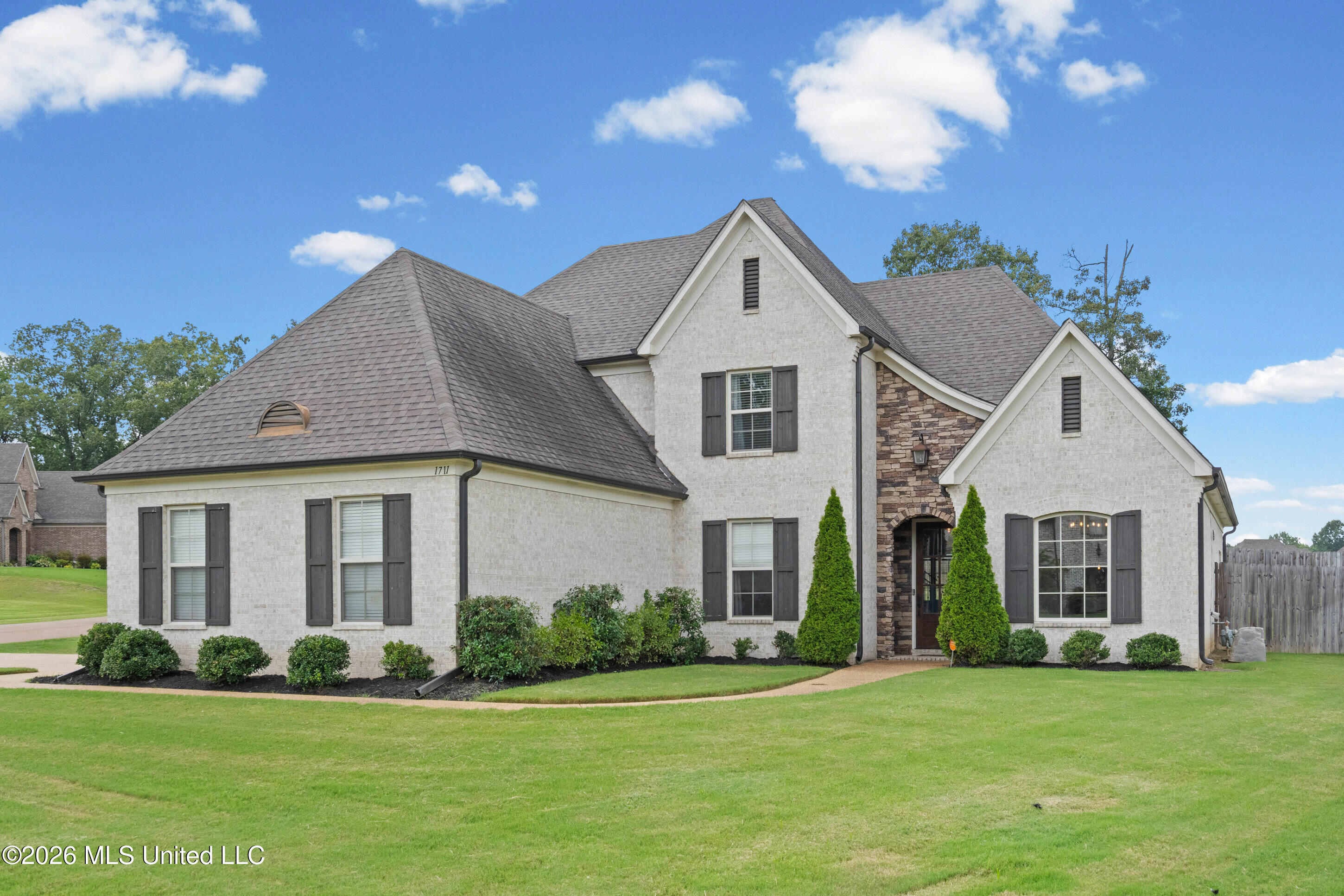 1711 Carlee Drive Property Photo 3