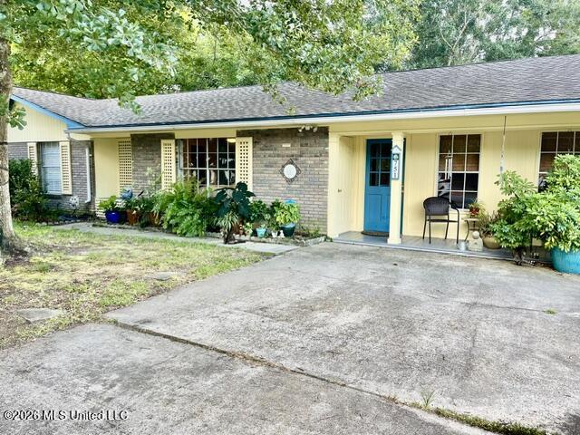 751 Canterbury Drive Property Photo 3