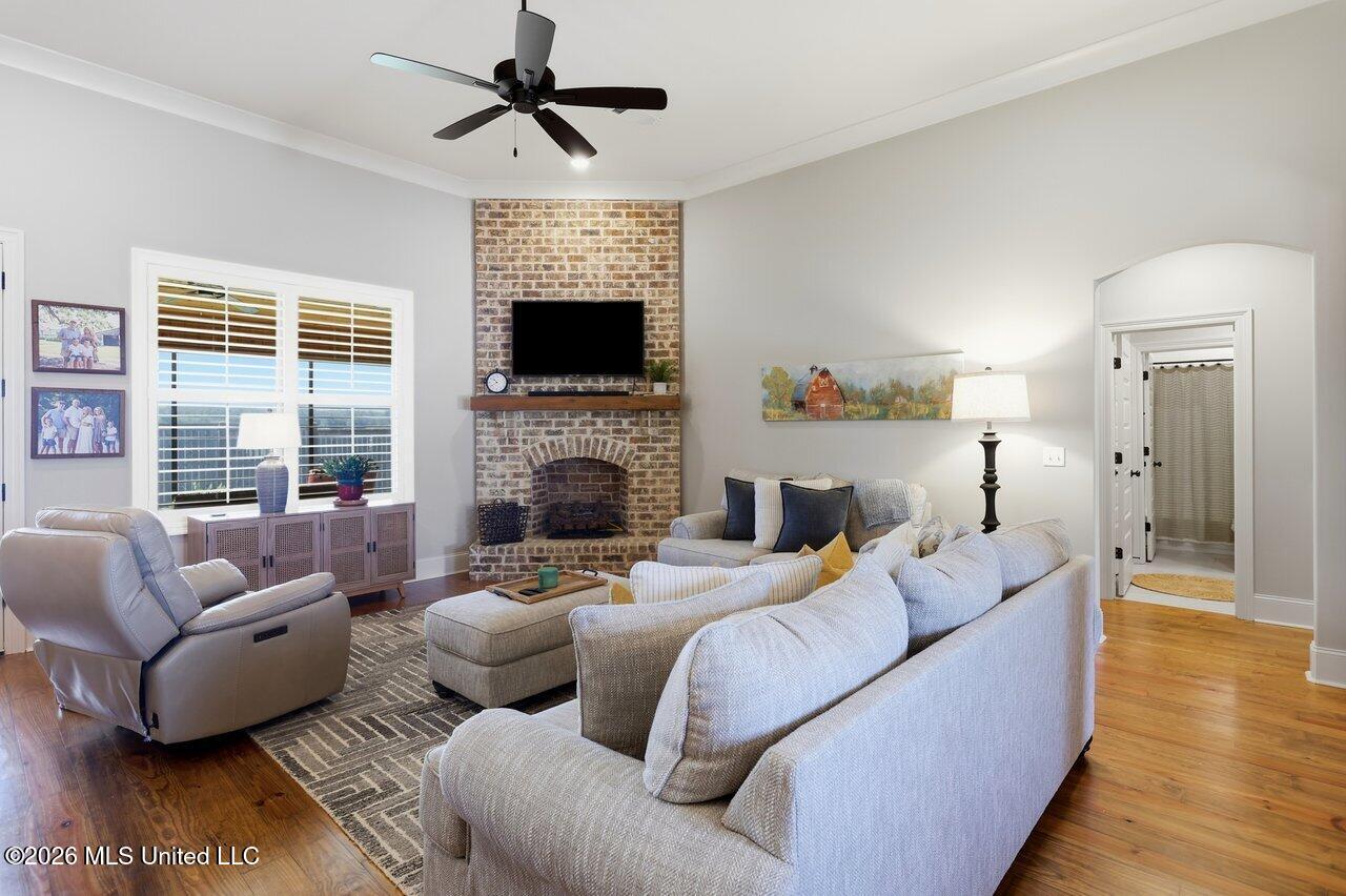 1124 Old Court Crossing Property Photo 8
