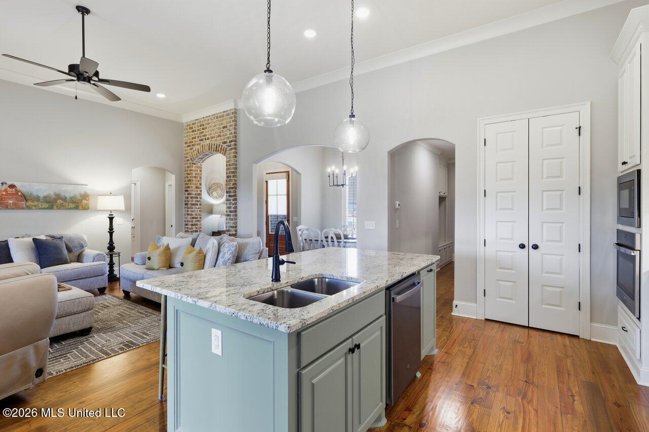 1124 Old Court Crossing Property Photo 12