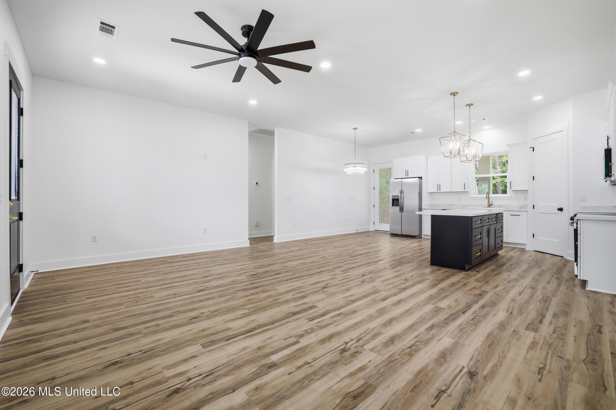 12470 Pineridge Court Property Photo 8