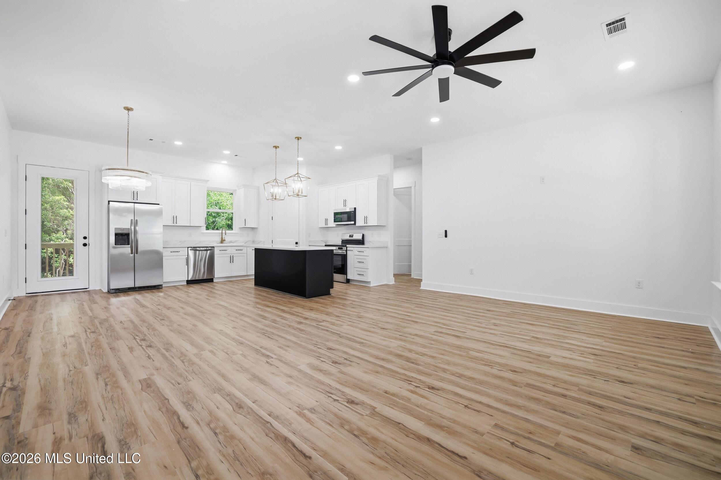 12470 Pineridge Court Property Photo 9