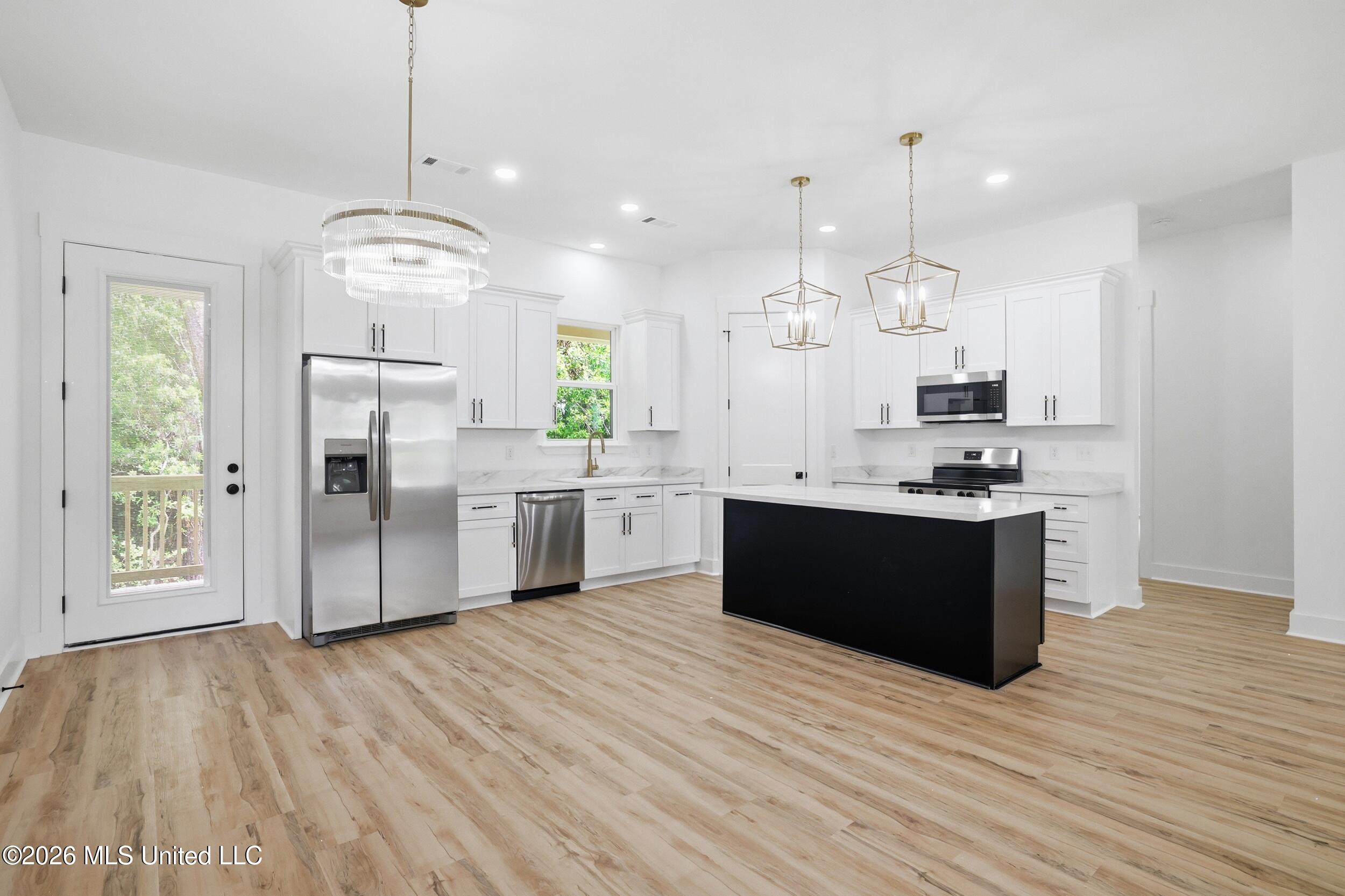 12470 Pineridge Court Property Photo 10