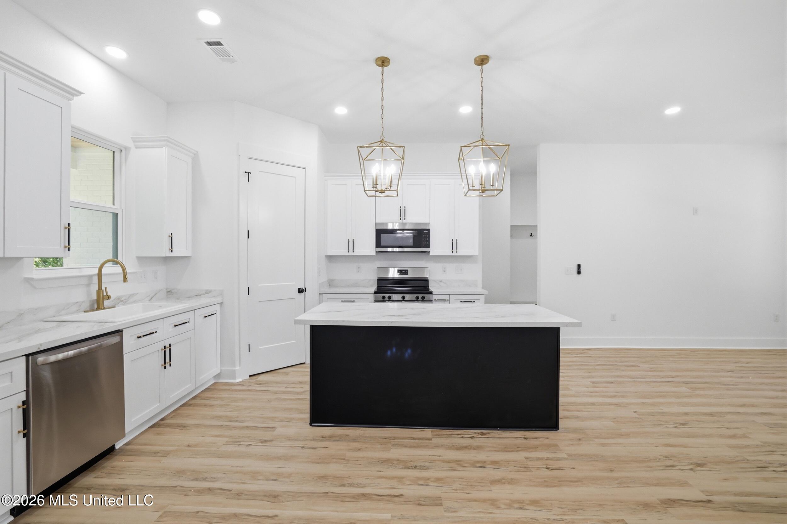 12470 Pineridge Court Property Photo 12