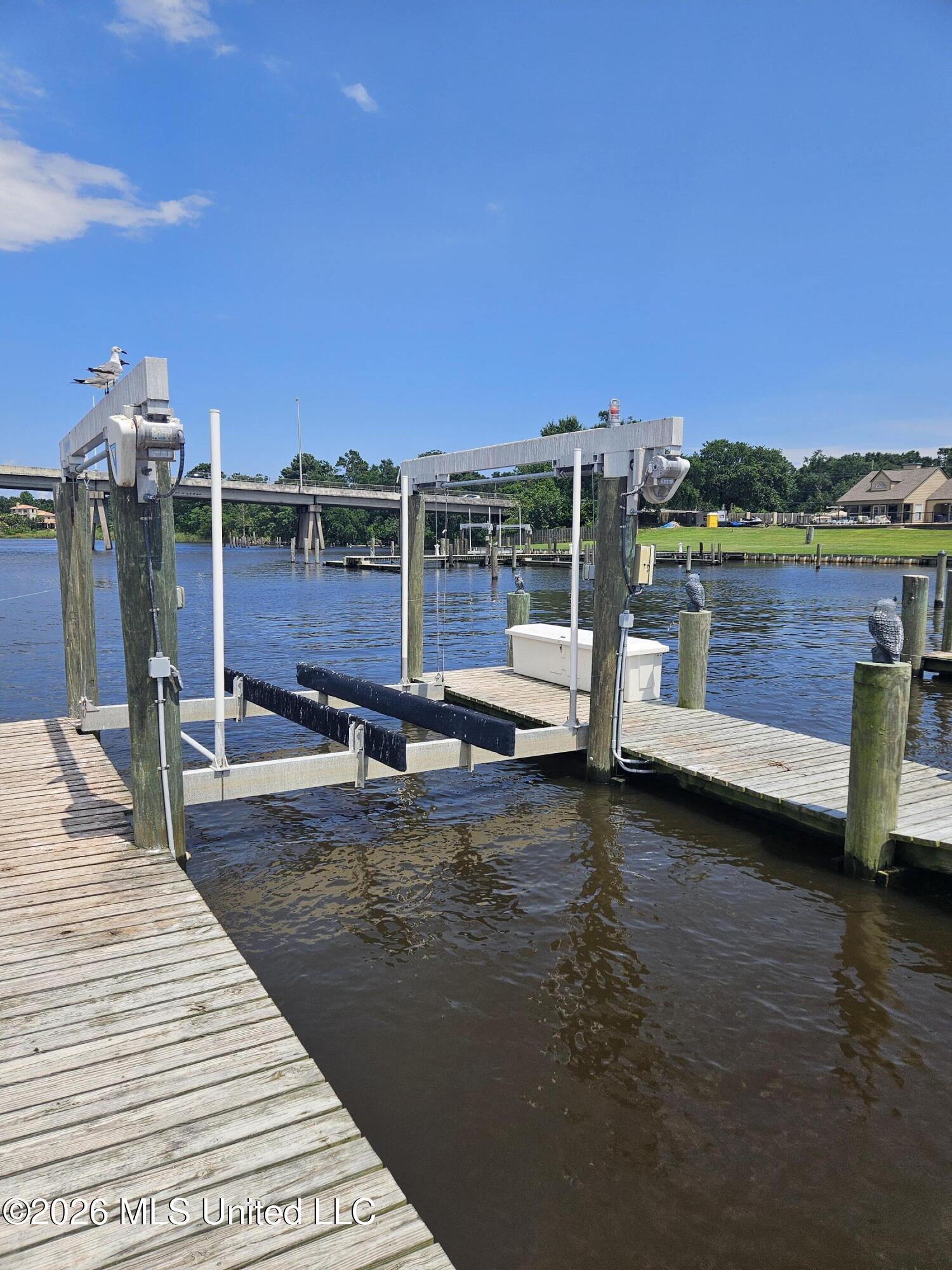 495 Popp's Ferry Road Property Photo 14