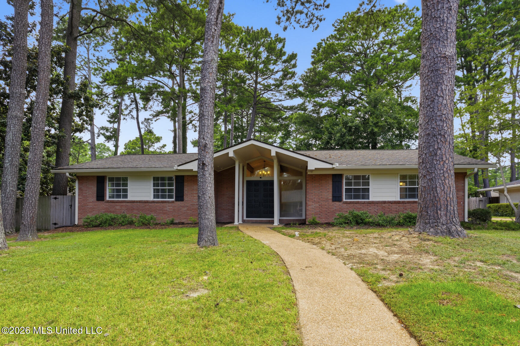 5315 Red Fox Road Property Photo 1