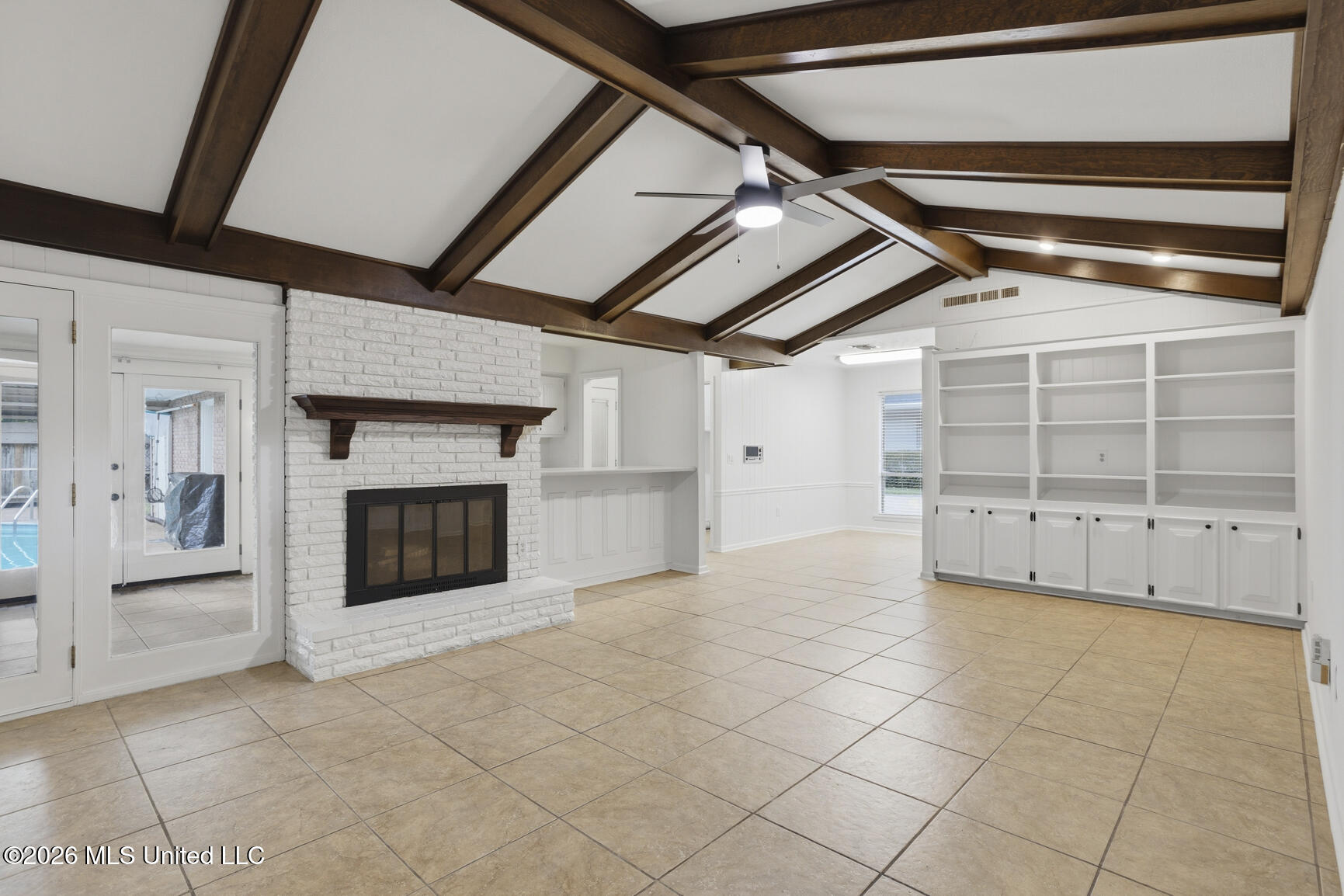 5315 Red Fox Road Property Photo 8
