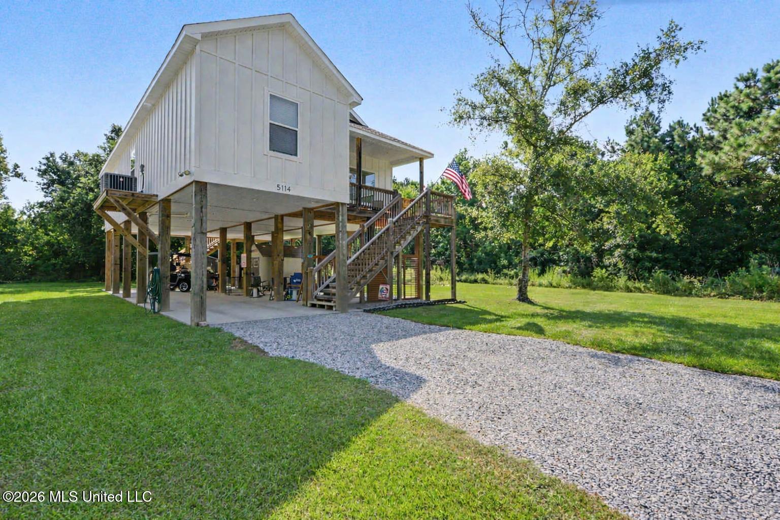 5114 Oak Street Property Photo 2