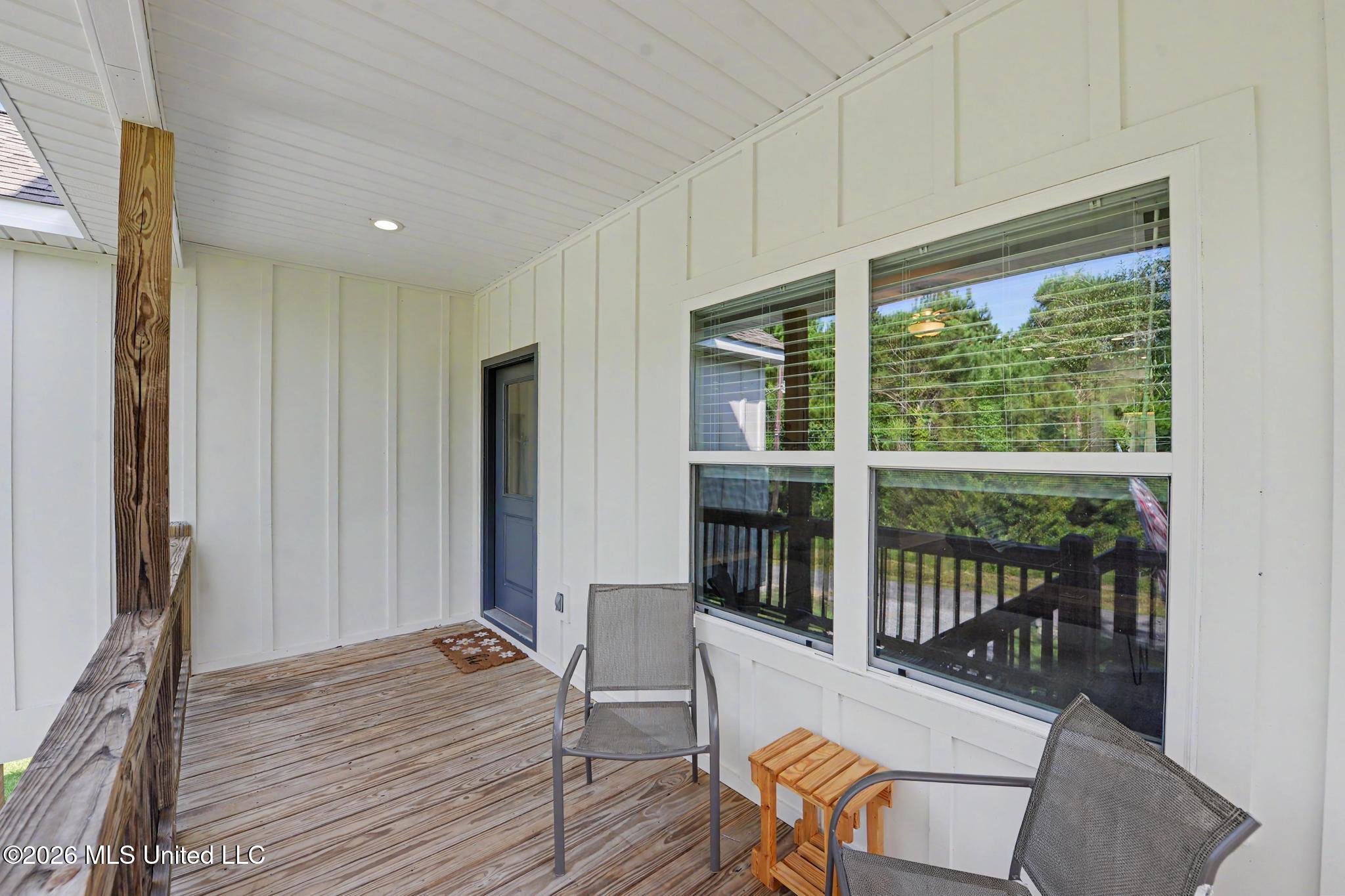 5114 Oak Street Property Photo 3