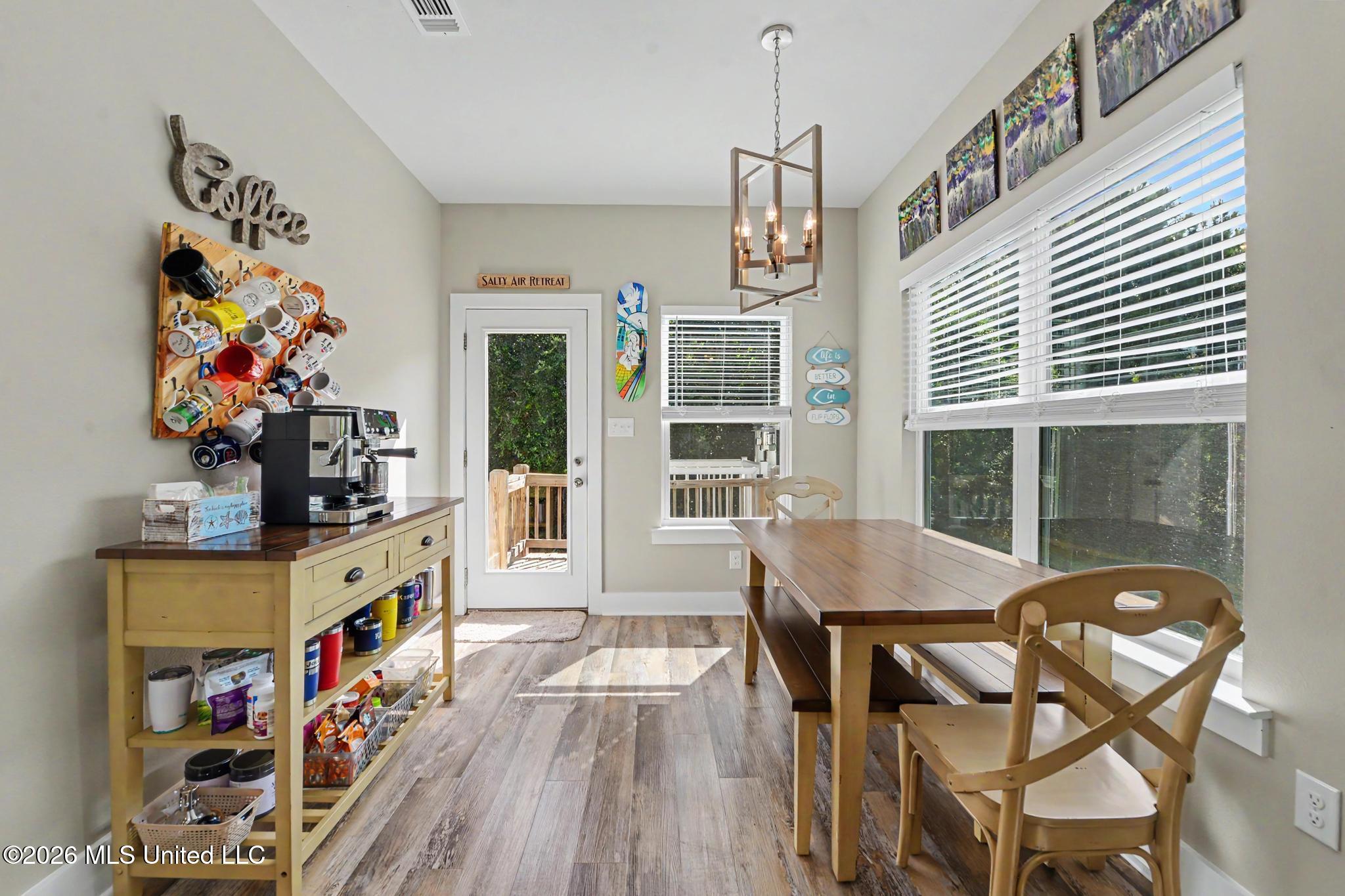 5114 Oak Street Property Photo 11