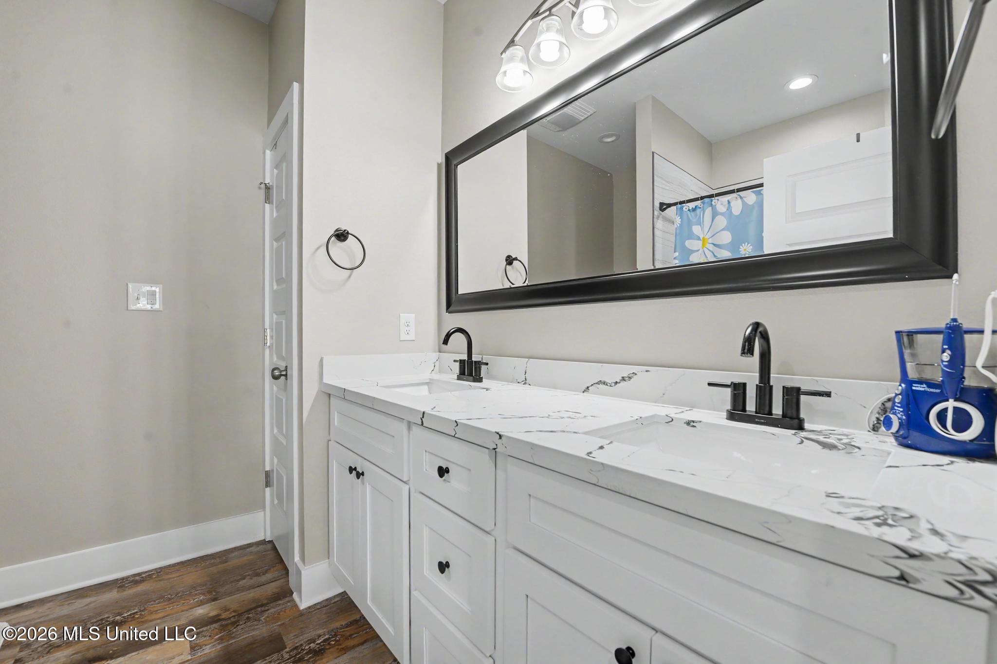 5114 Oak Street Property Photo 14