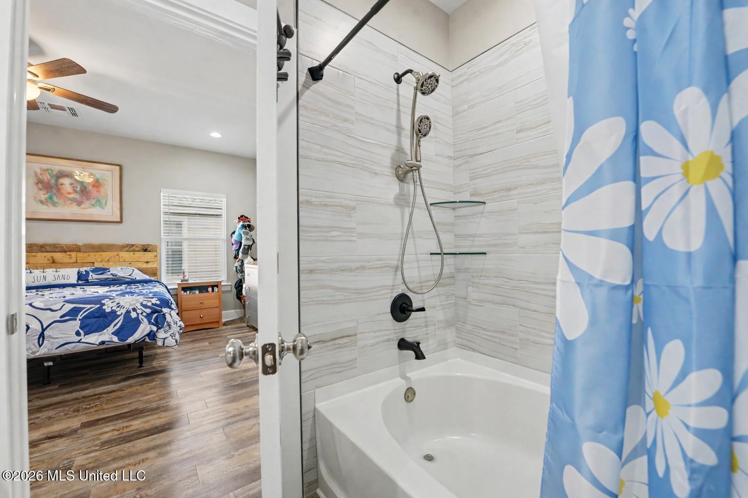 5114 Oak Street Property Photo 15