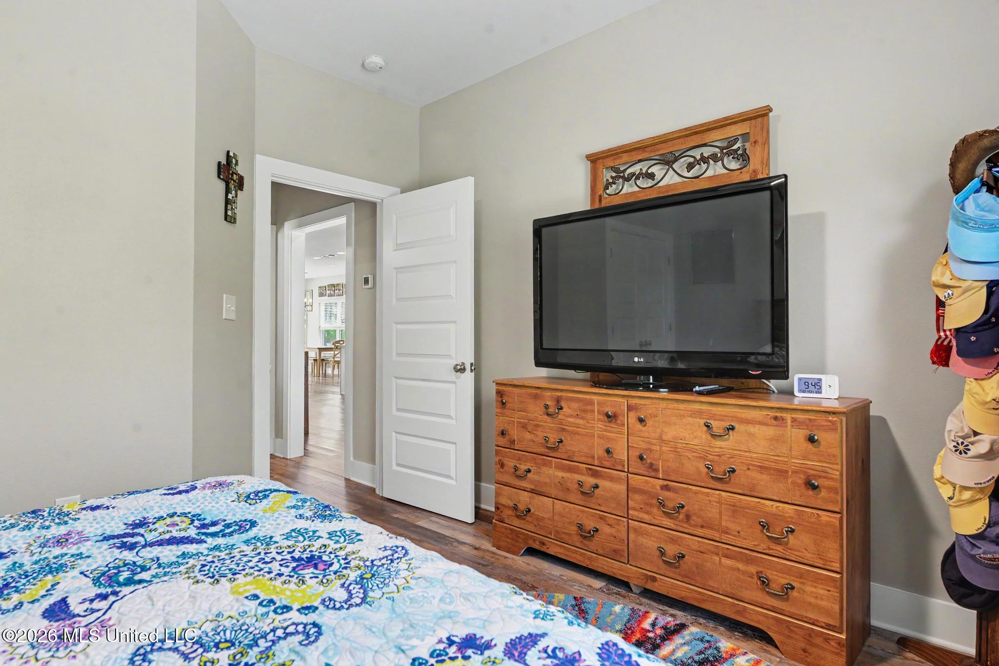 5114 Oak Street Property Photo 17