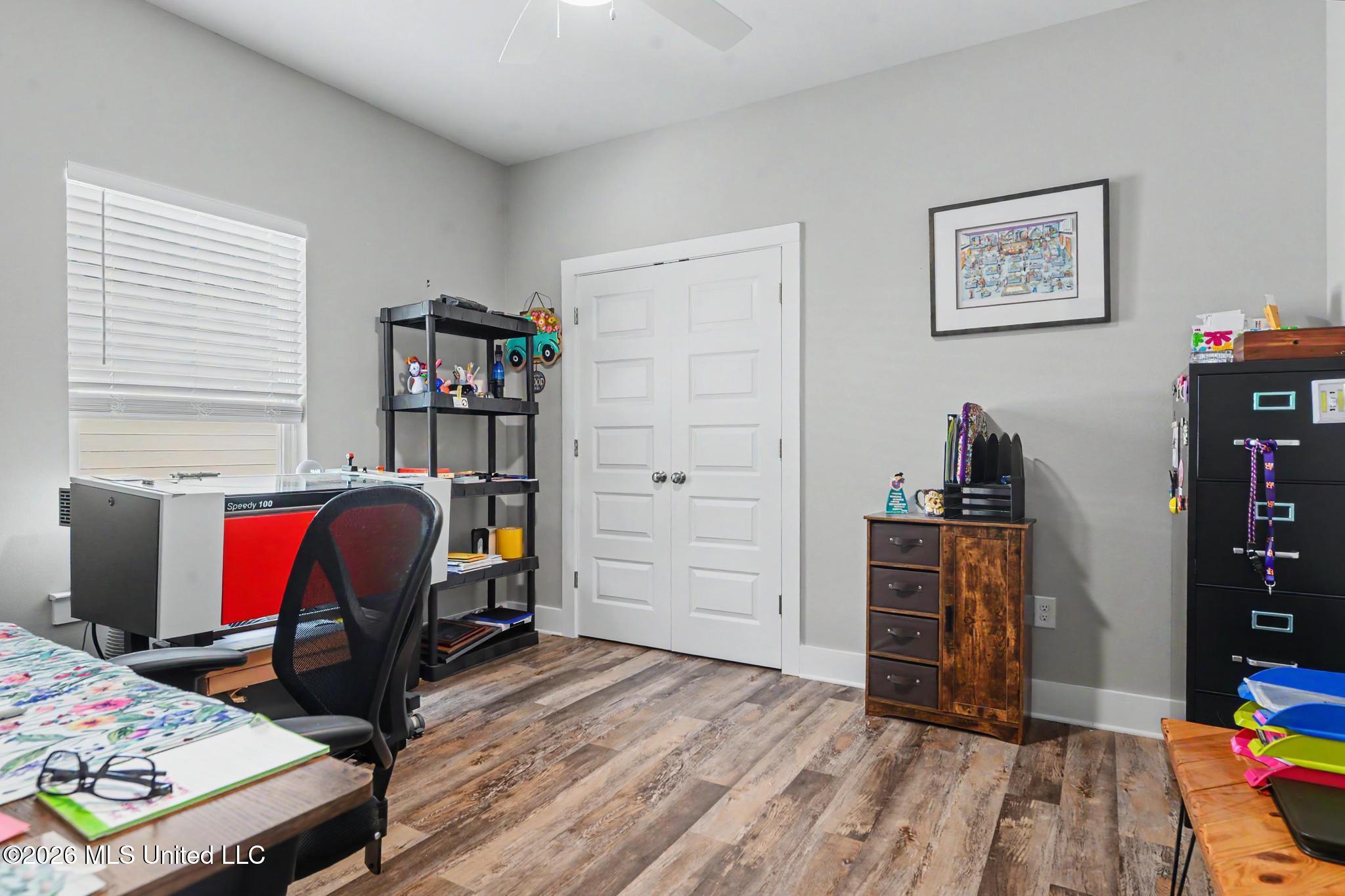 5114 Oak Street Property Photo 18