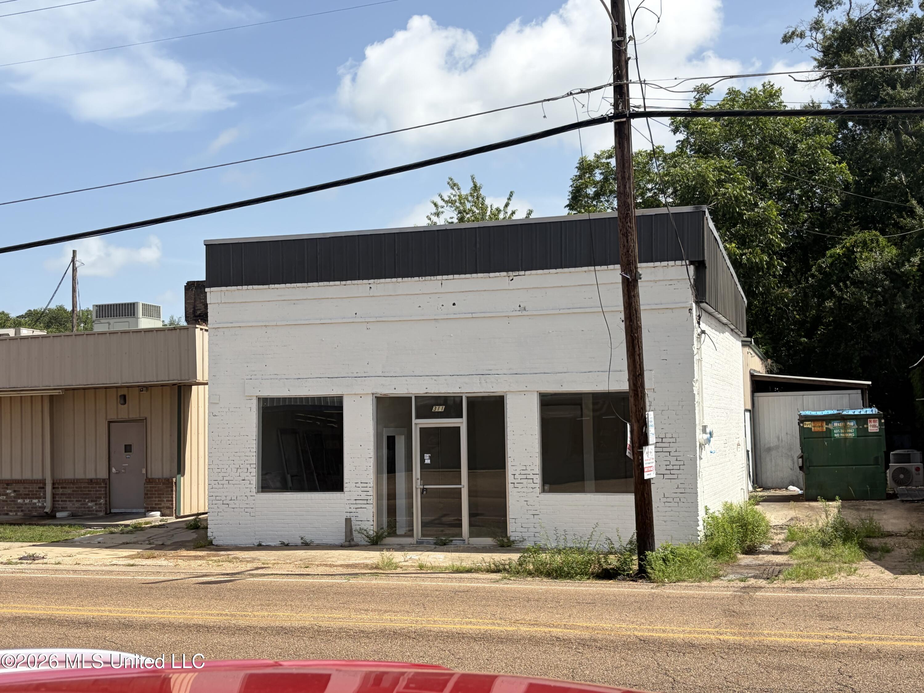 311 E Bay Street Property Photo 1