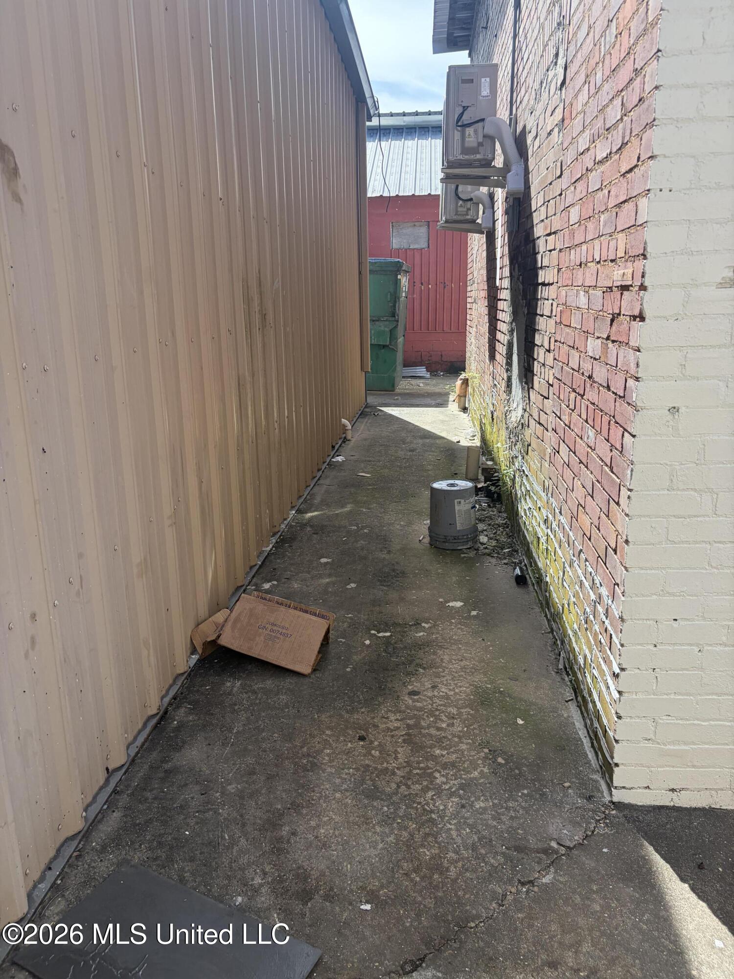 311 E Bay Street Property Photo 4