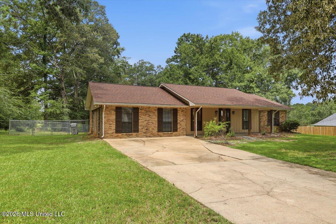 113 Golden Estates Drive Property Photo 3