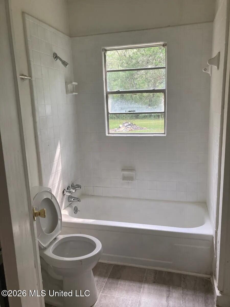 239 Mason Boulevard Property Photo 10
