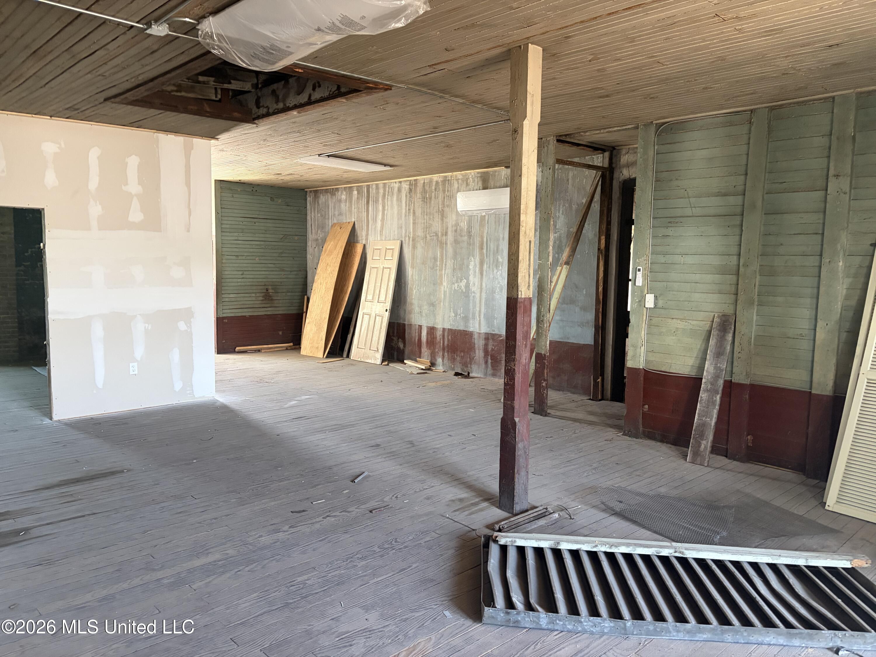 101 W Railroad Avenue Property Photo 6