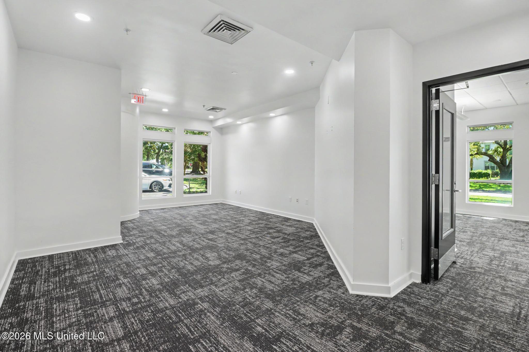 2548 Beach Boulevard Property Photo 8