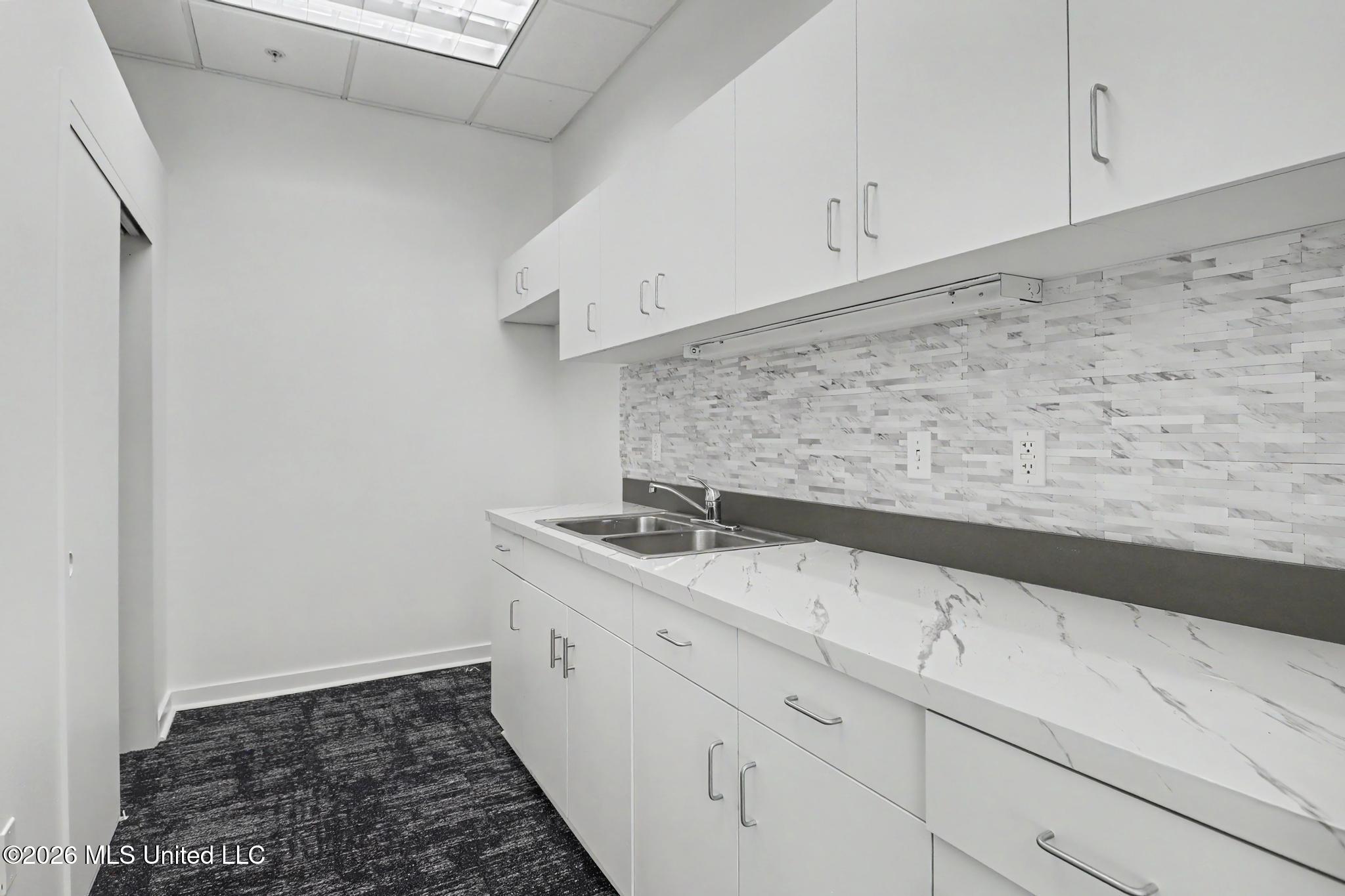 2548 Beach Boulevard Property Photo 11