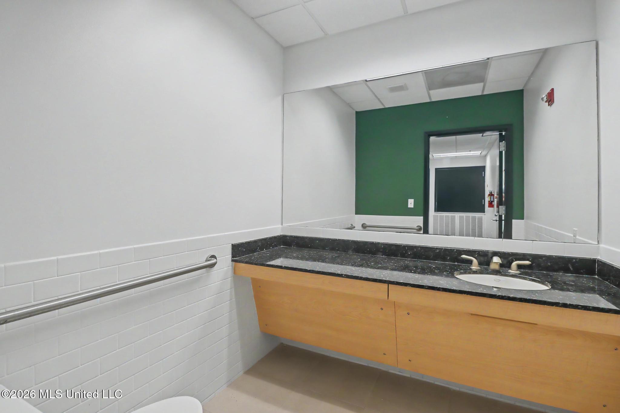 2548 Beach Boulevard Property Photo 13