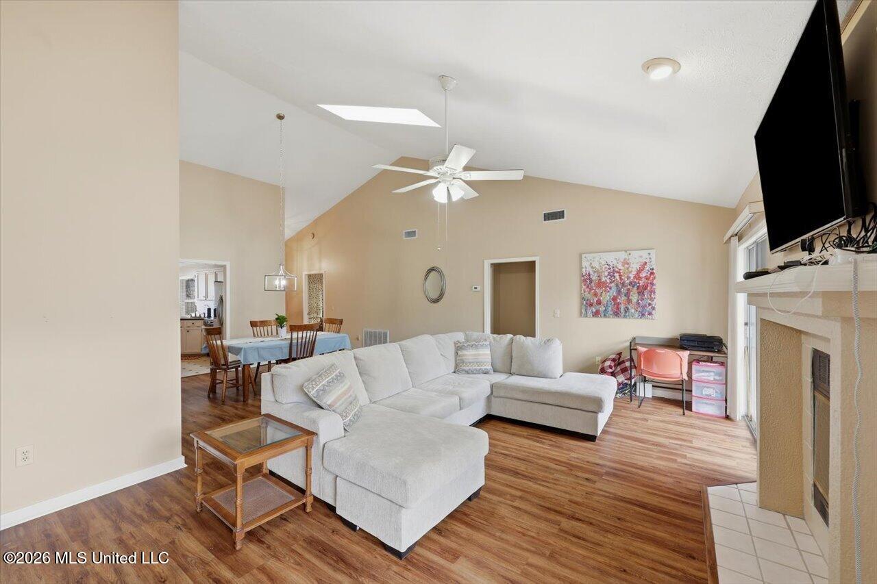 137 Villa Way Property Photo 8
