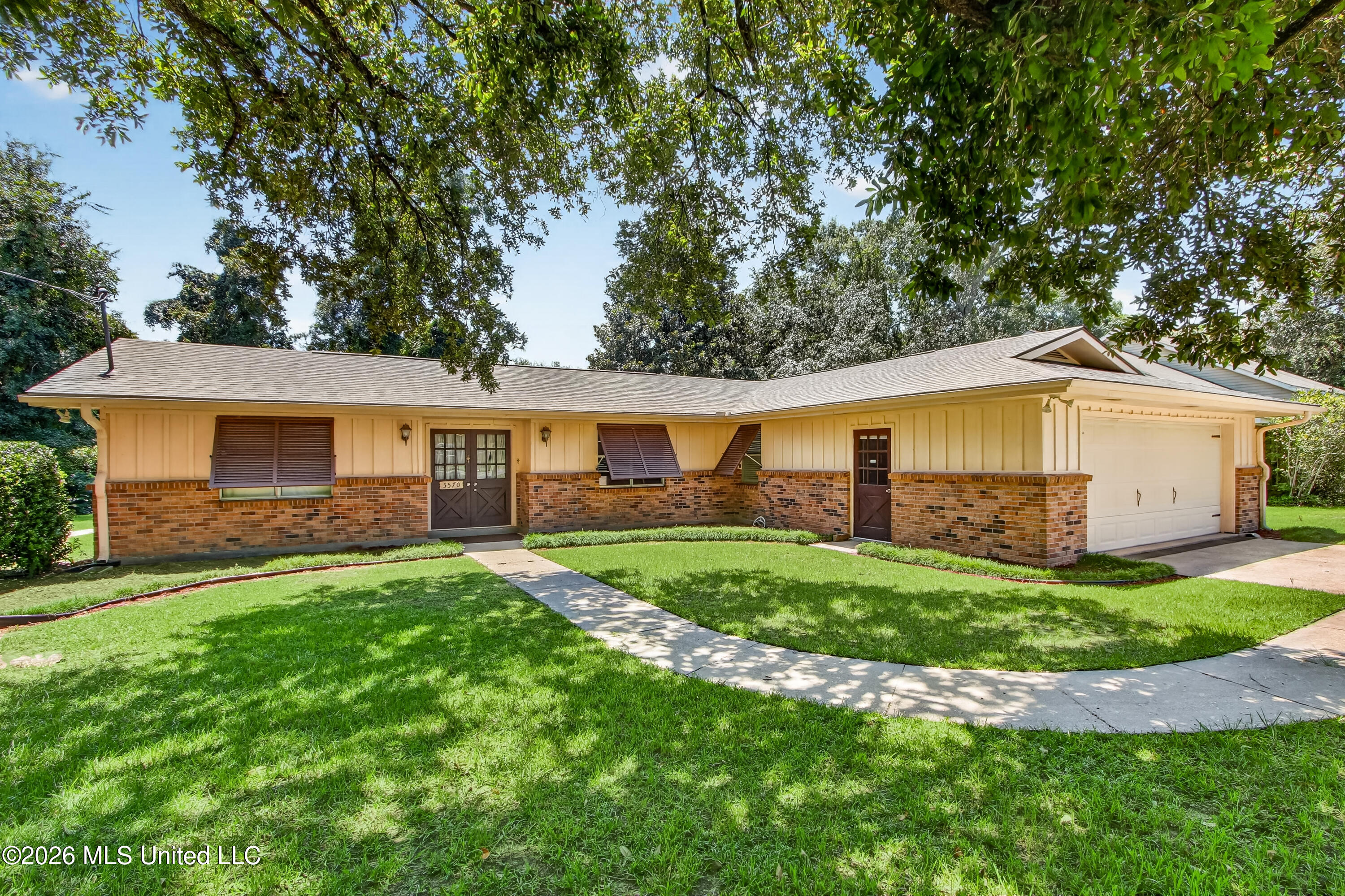 5570 E Diamondhead Drive Property Photo 1