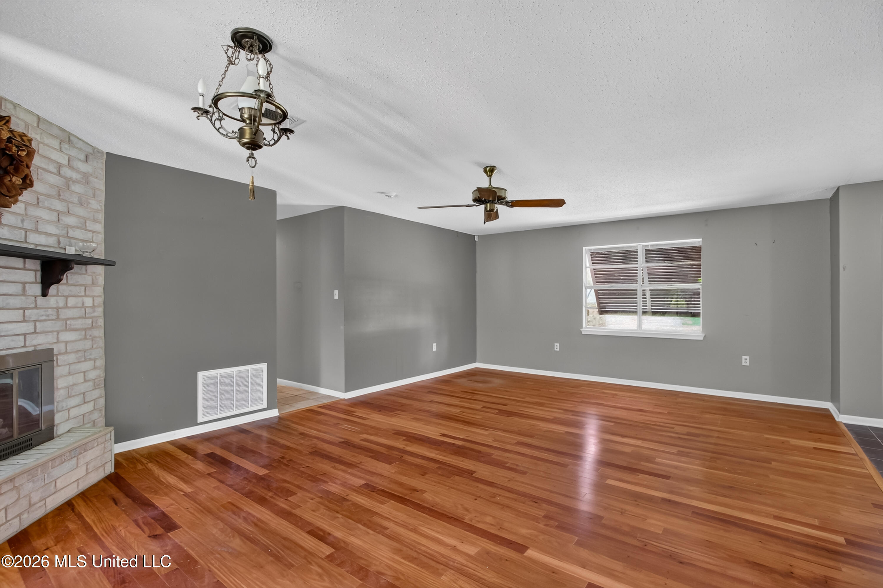 5570 E Diamondhead Drive Property Photo 5