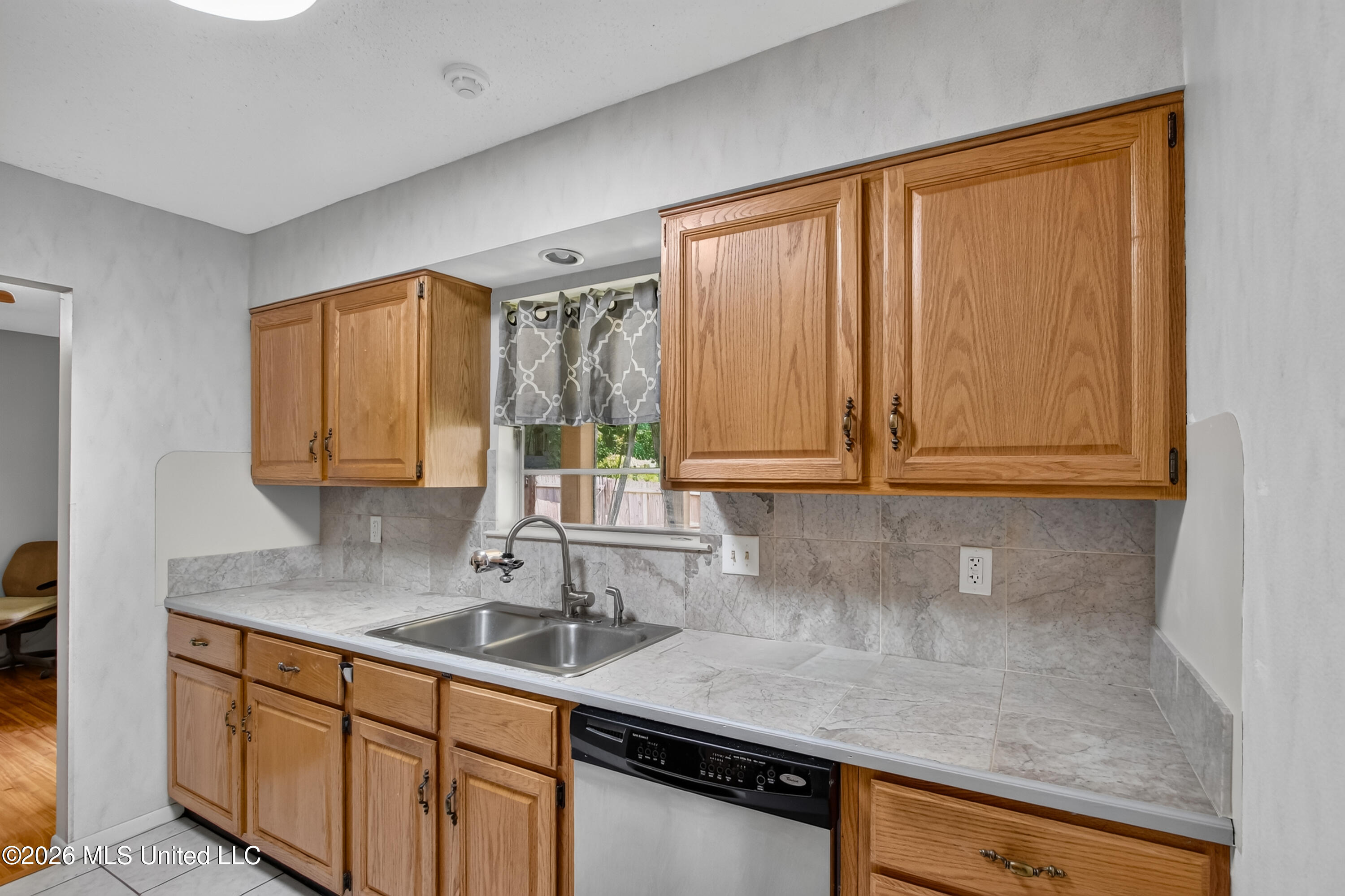 5570 E Diamondhead Drive Property Photo 10