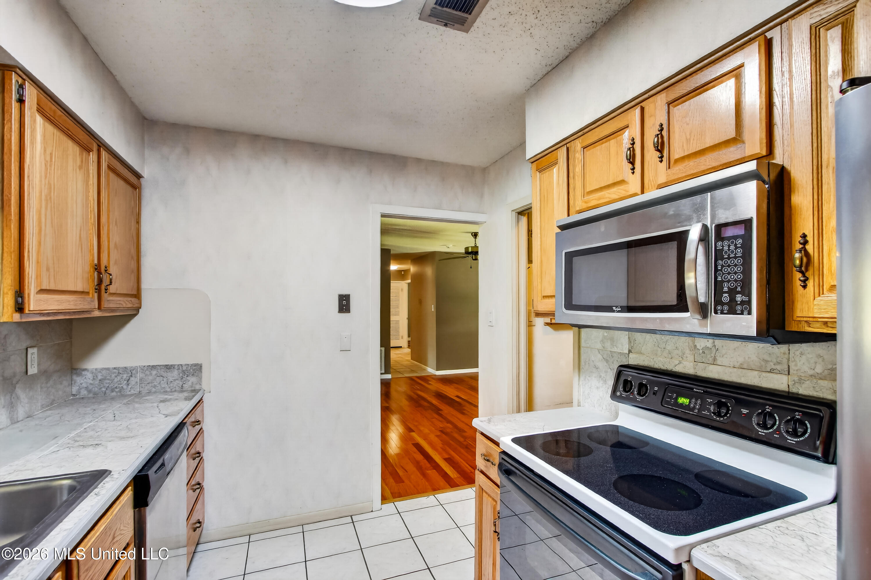 5570 E Diamondhead Drive Property Photo 11