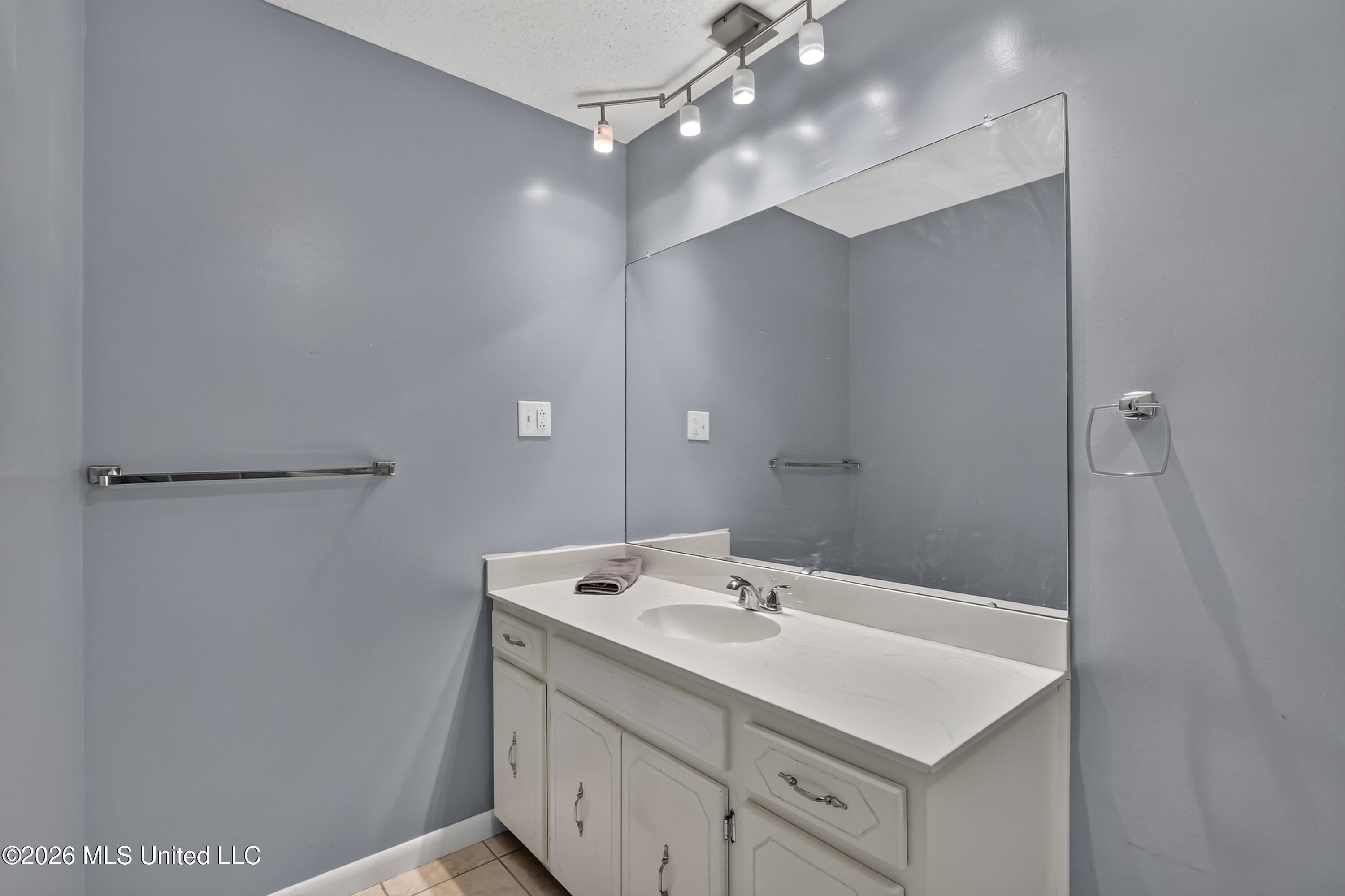 5570 E Diamondhead Drive Property Photo 19