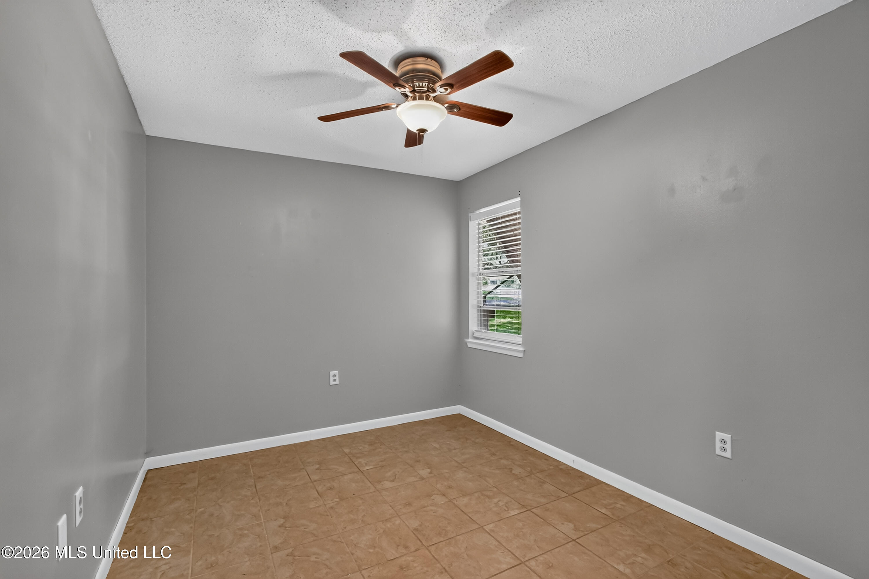 5570 E Diamondhead Drive Property Photo 24