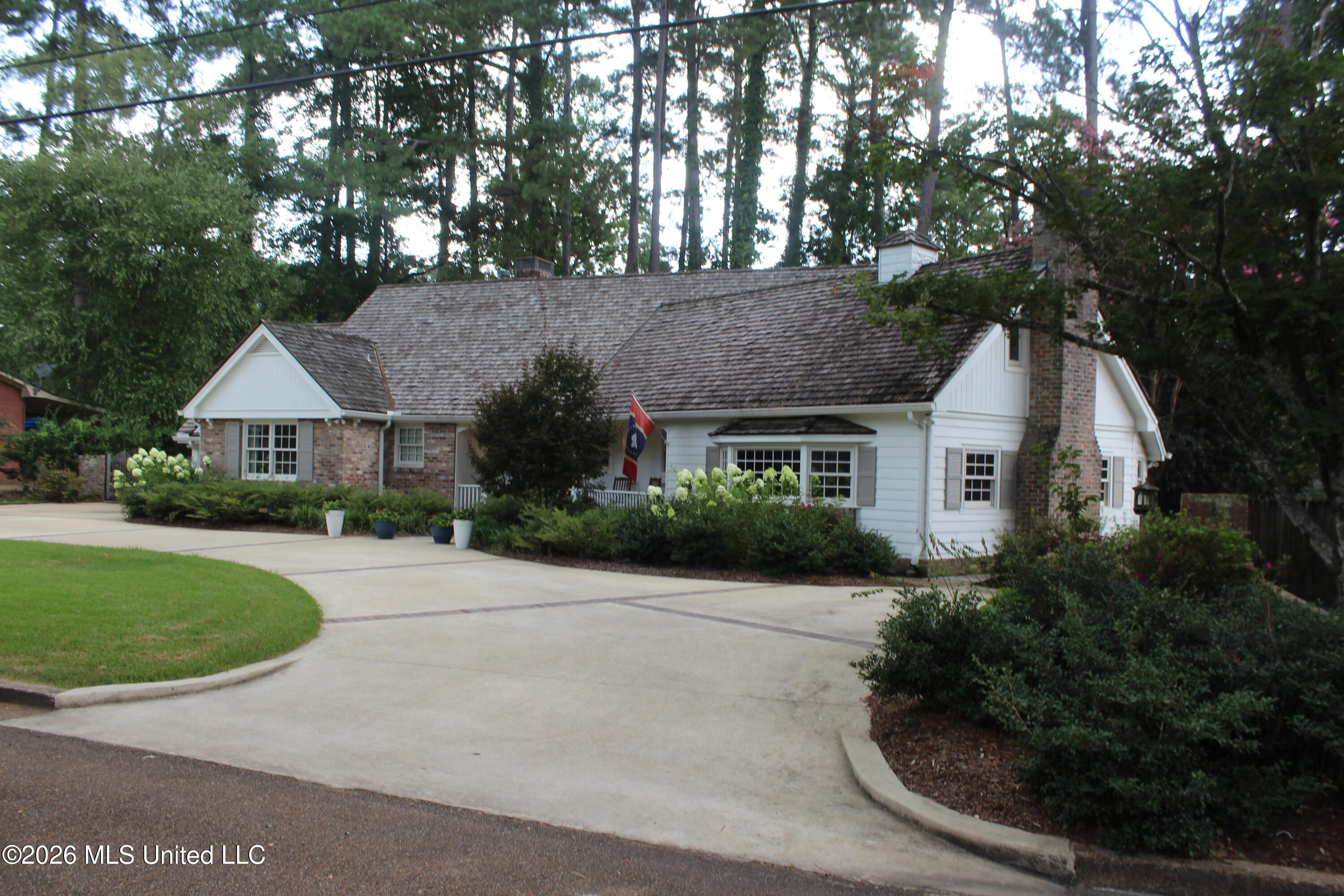 415 Perkins Drive Property Photo 2