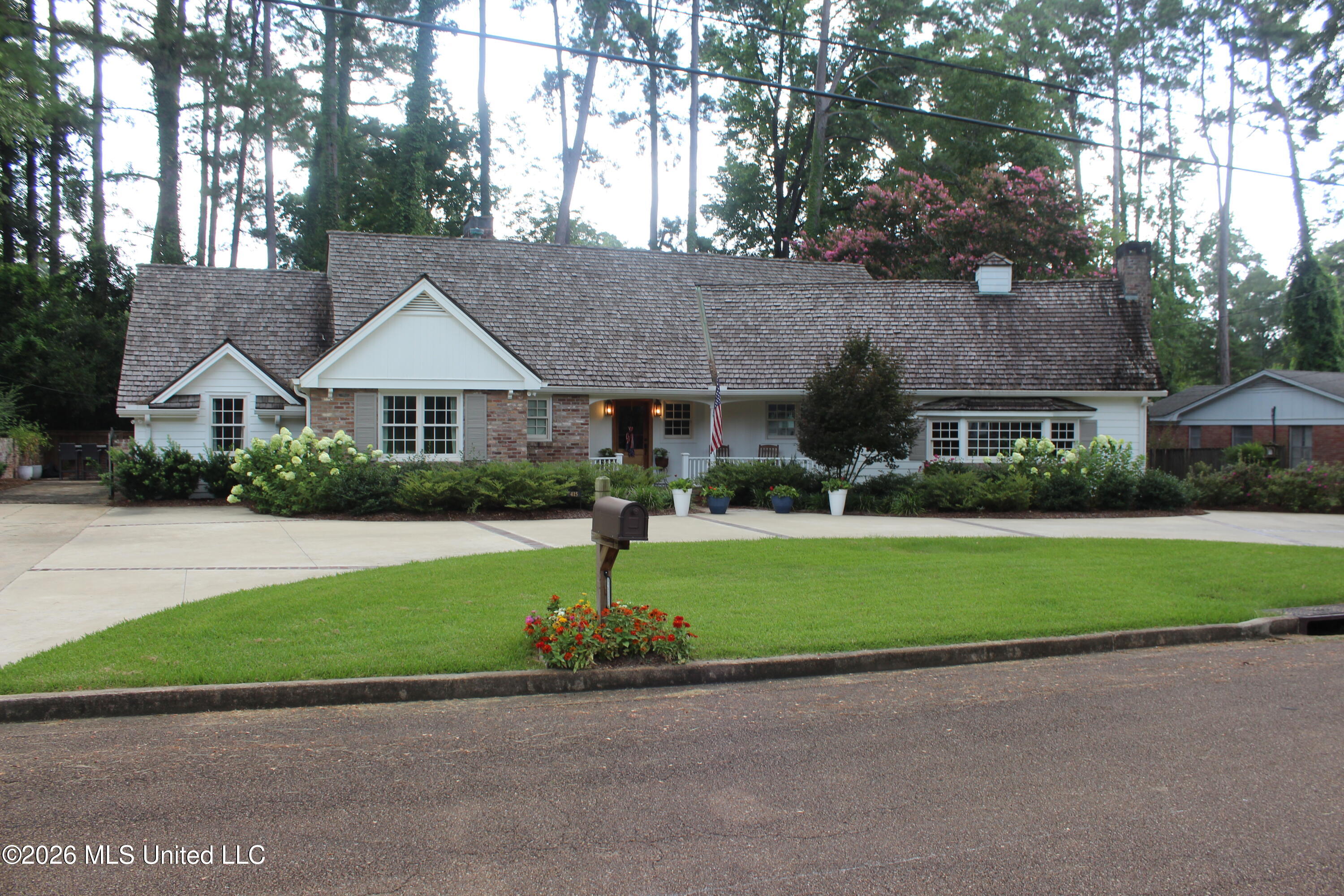 415 Perkins Drive Property Photo 3