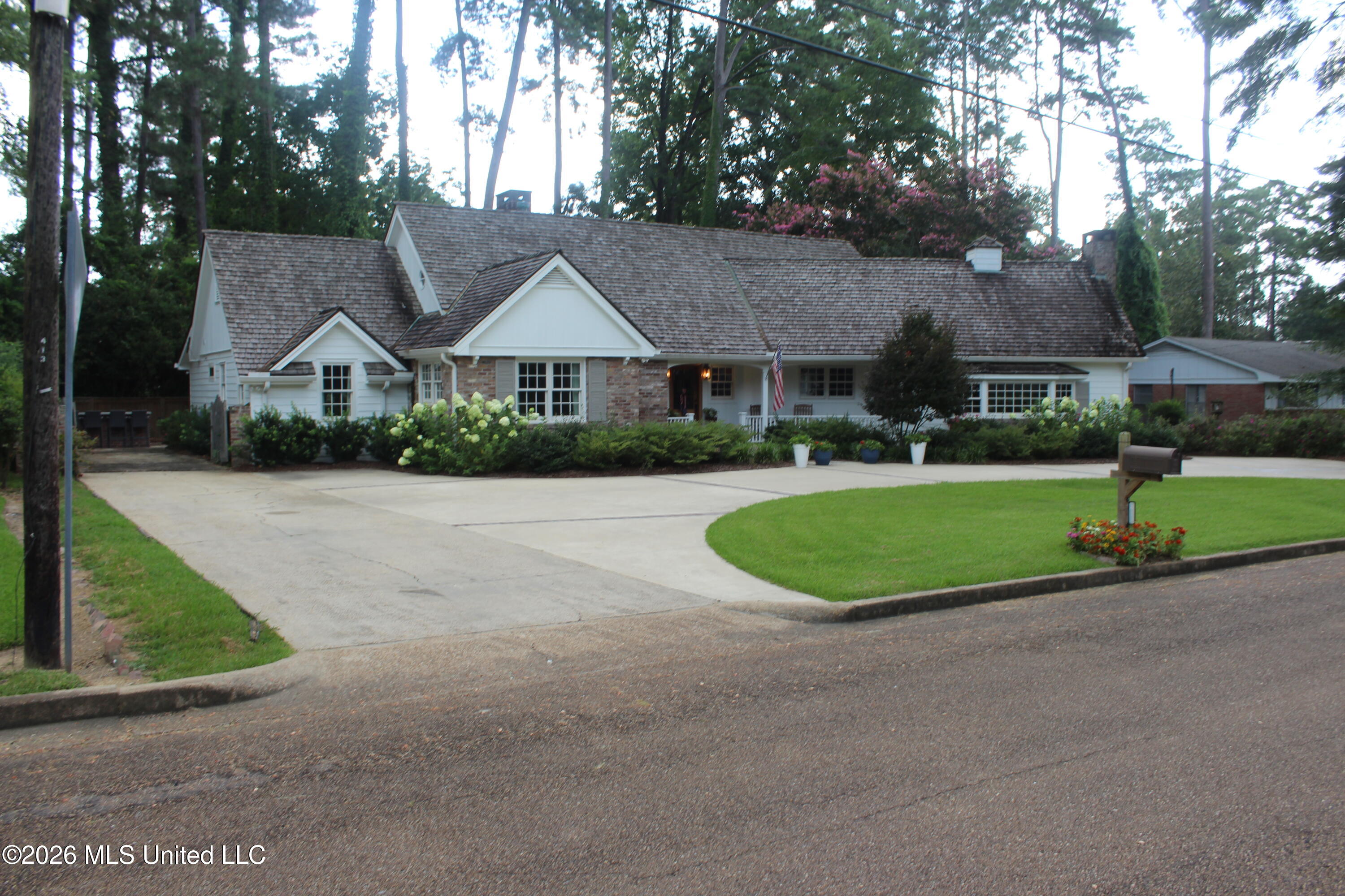 415 Perkins Drive Property Photo 4