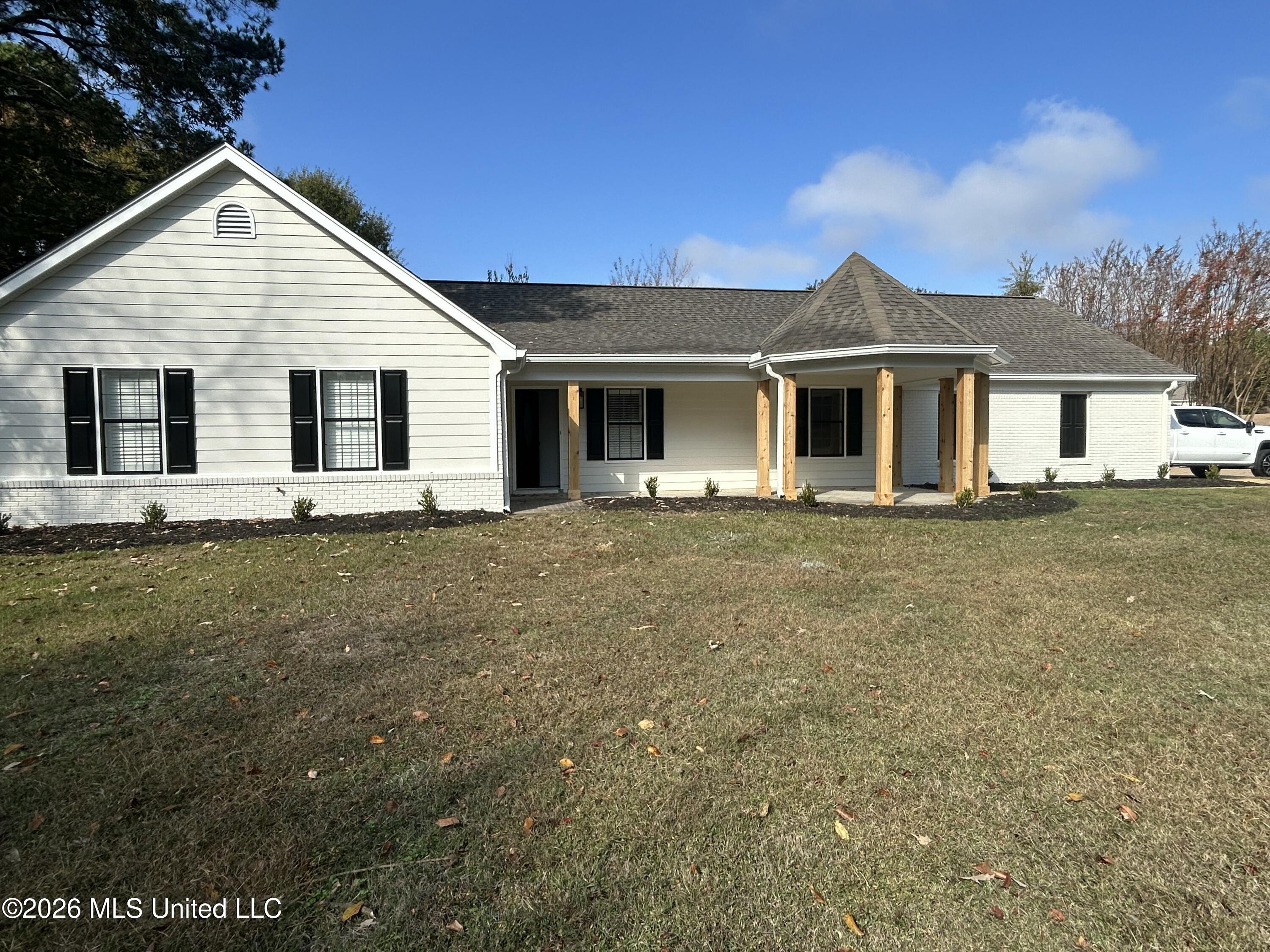 427 Cherokee Drive Property Photo 1