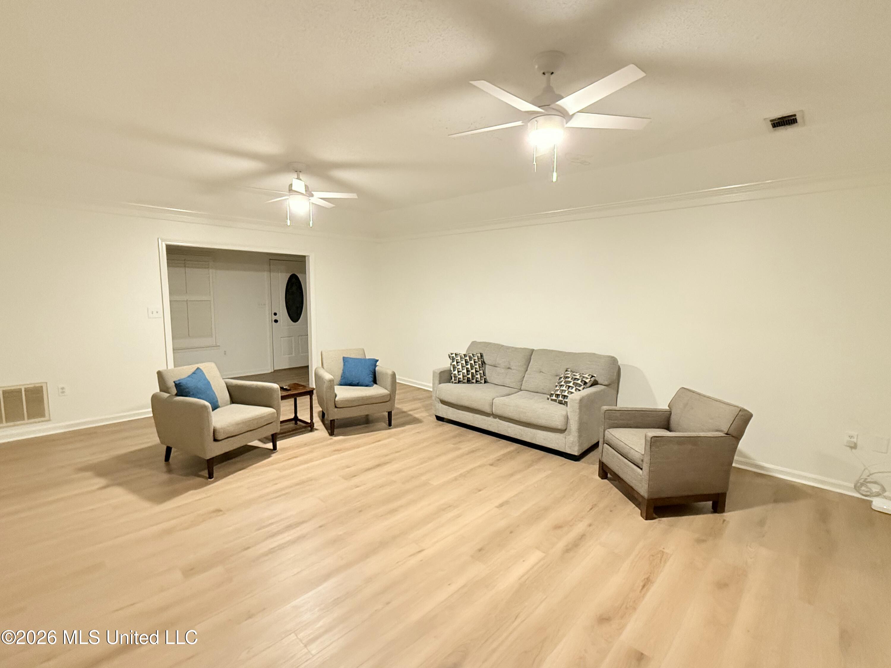 427 Cherokee Drive Property Photo 9
