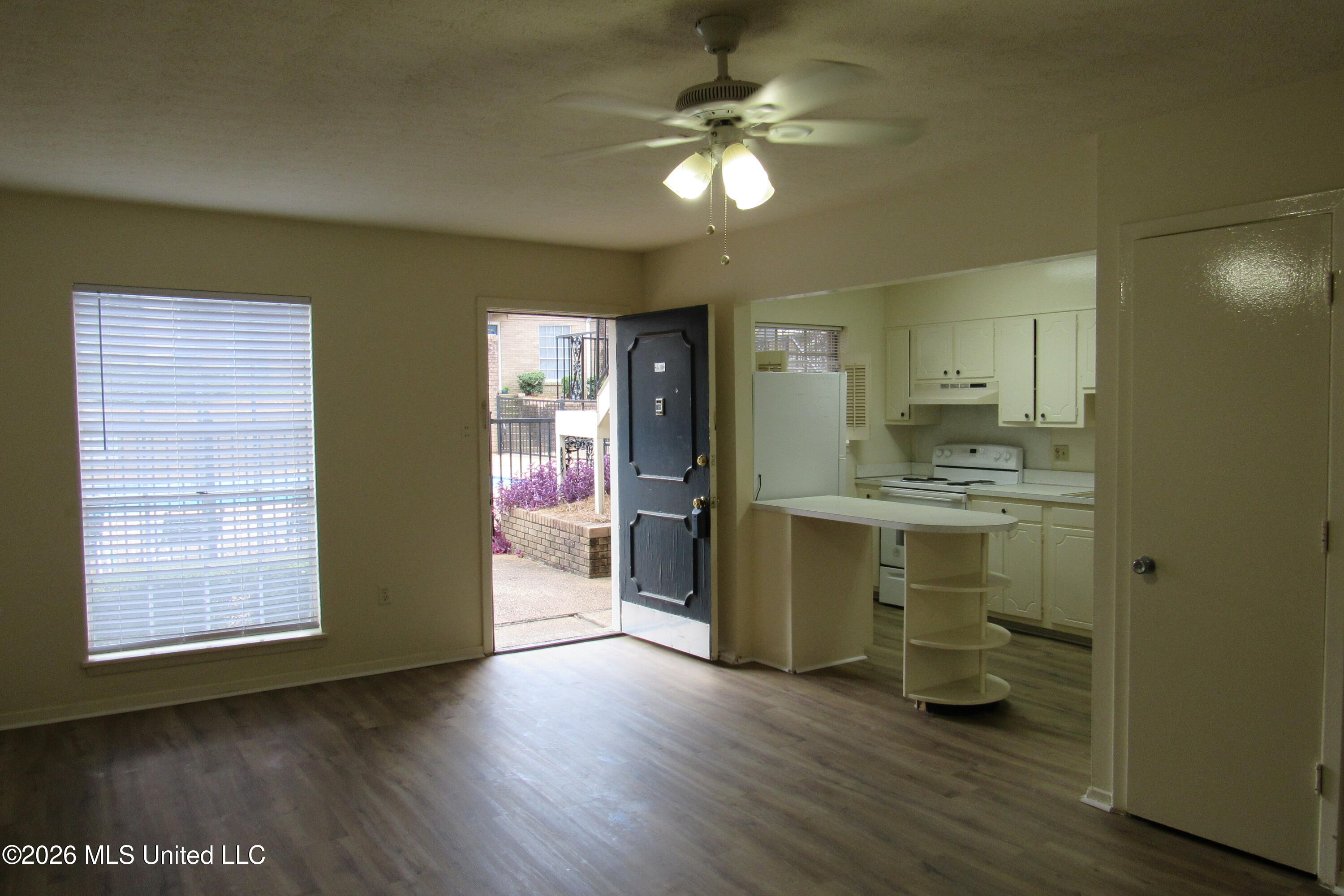 949 Morningside Street Property Photo 6