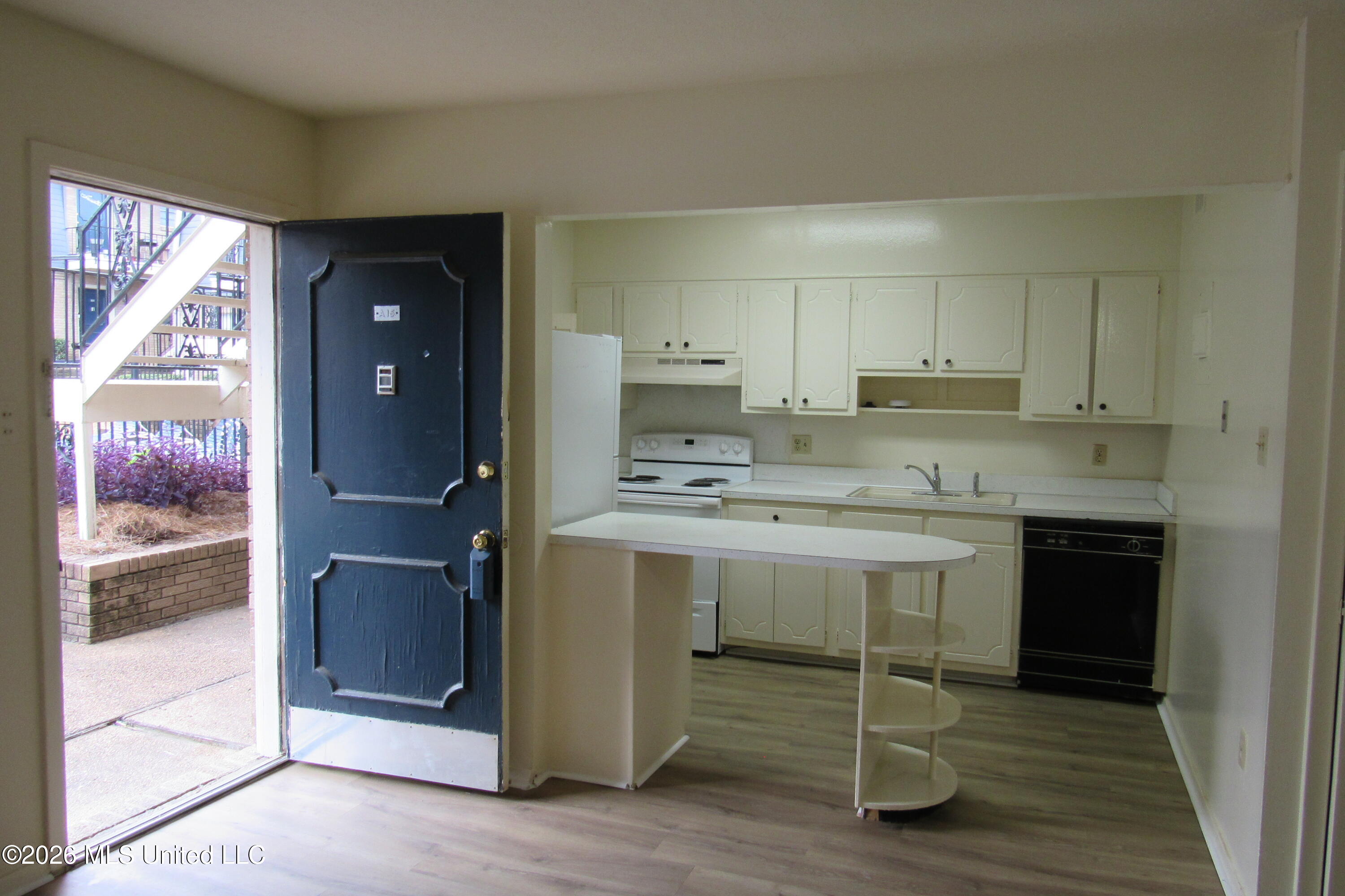 949 Morningside Street Property Photo 7