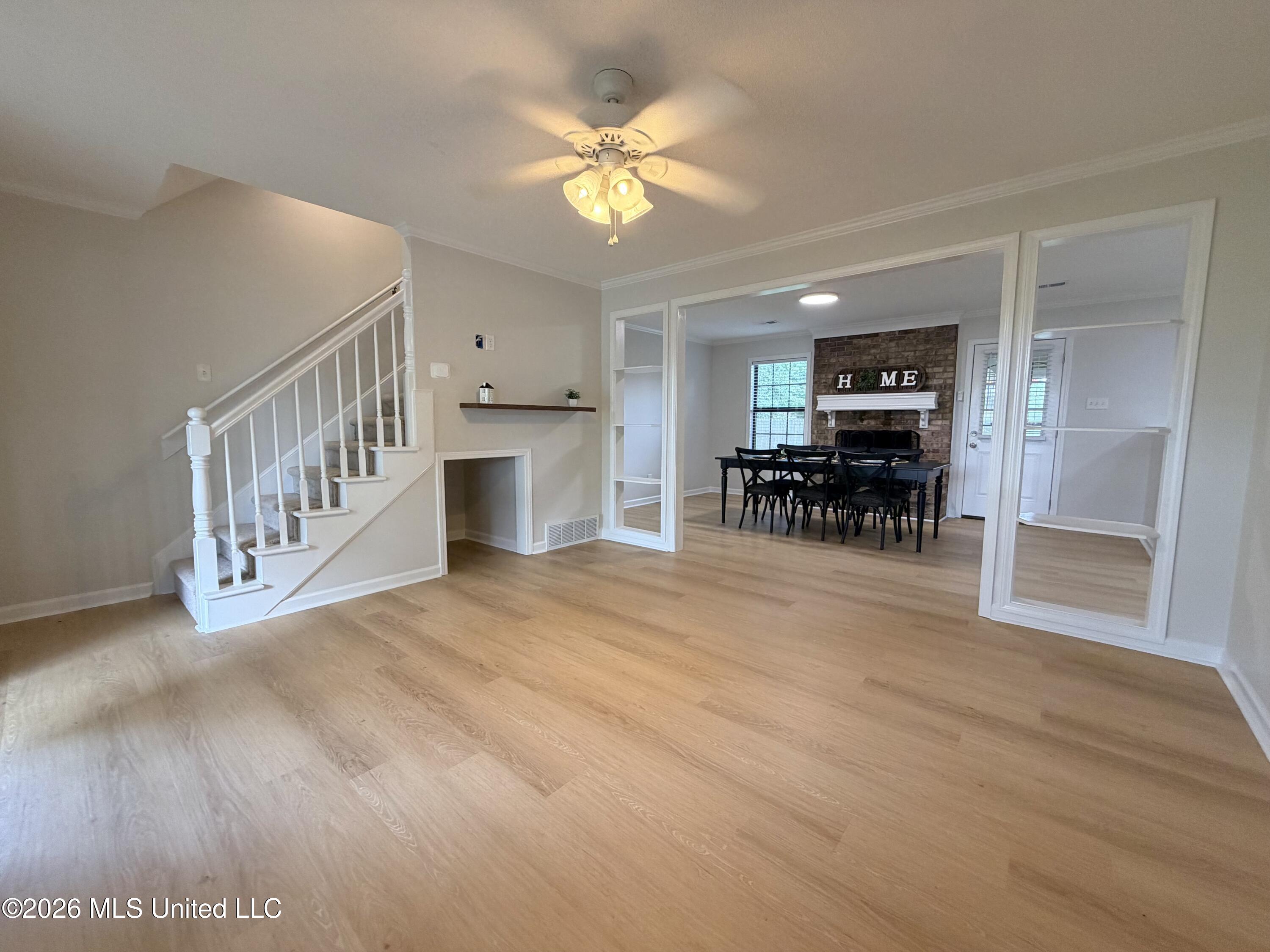 726 Thornwood Drive Property Photo 4