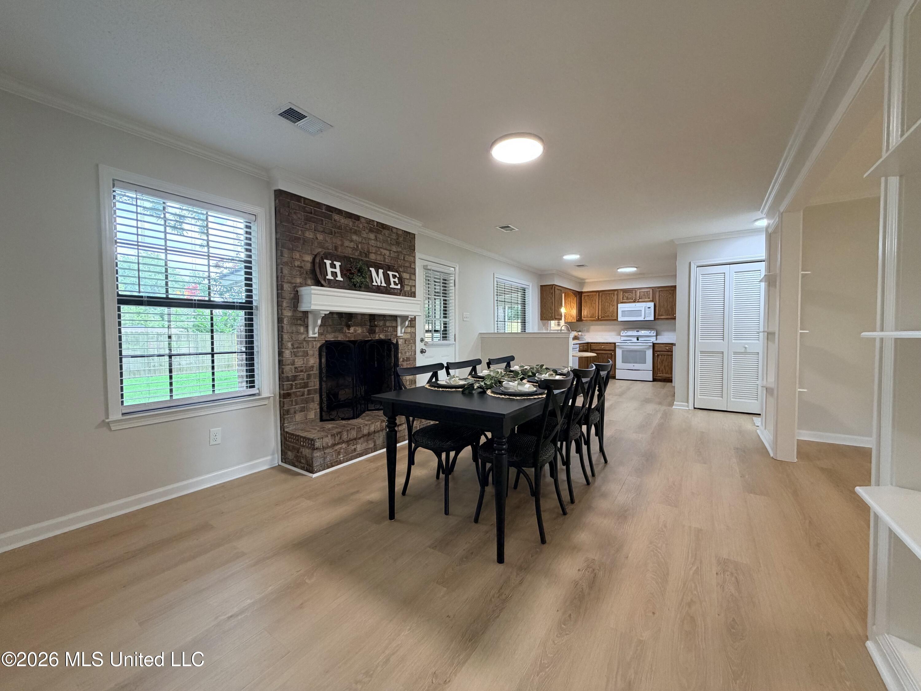 726 Thornwood Drive Property Photo 10