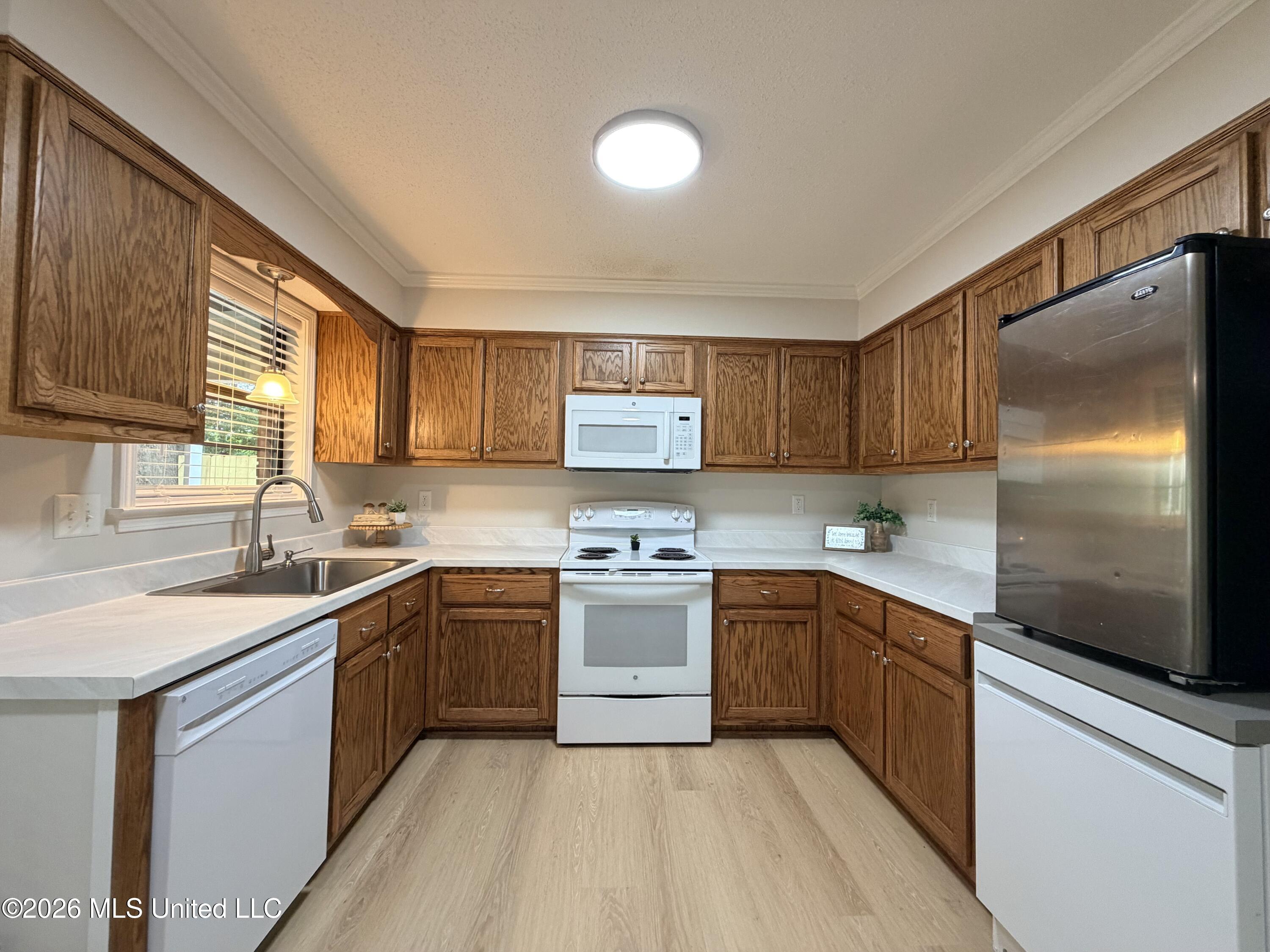 726 Thornwood Drive Property Photo 13