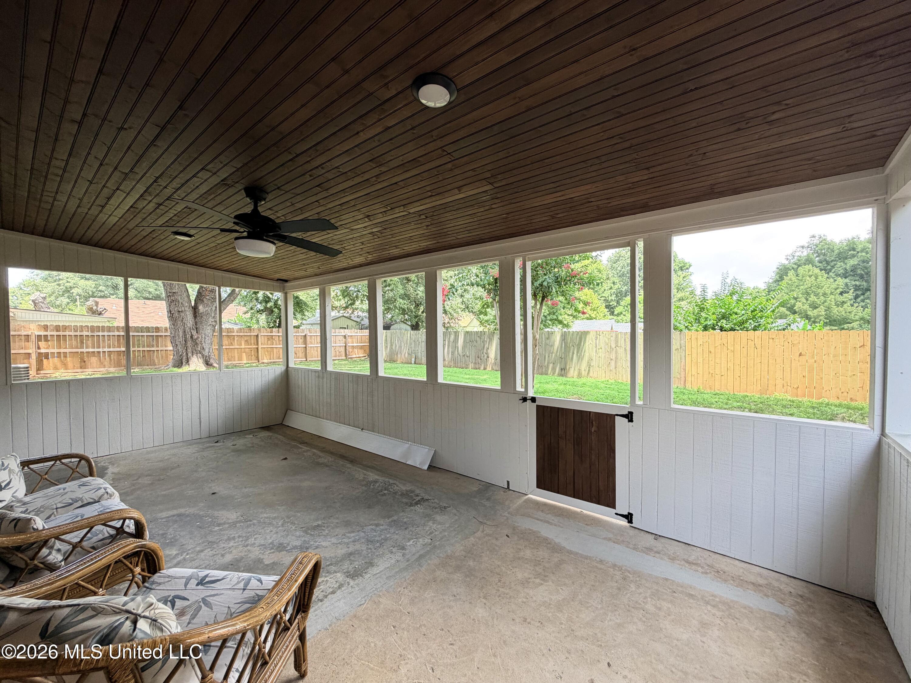 726 Thornwood Drive Property Photo 23