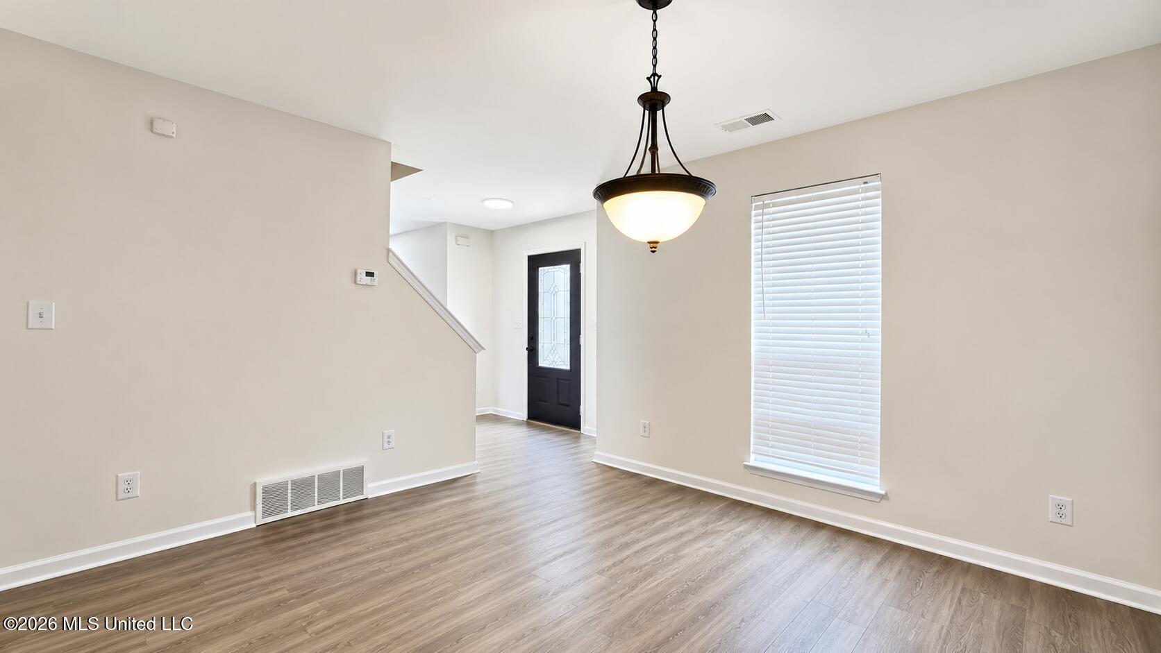 7184 Hunter Forest Drive Property Photo 6